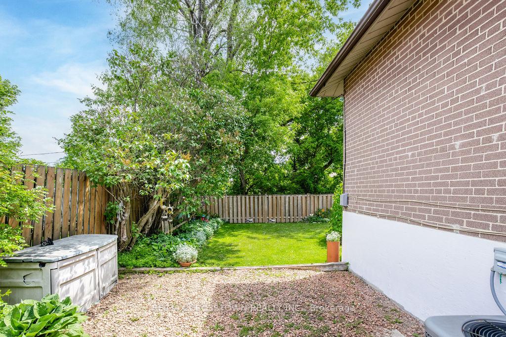 Photo 35 of 865 Krosno Boulevard, Pickering, Bay Ridges — HOMEH