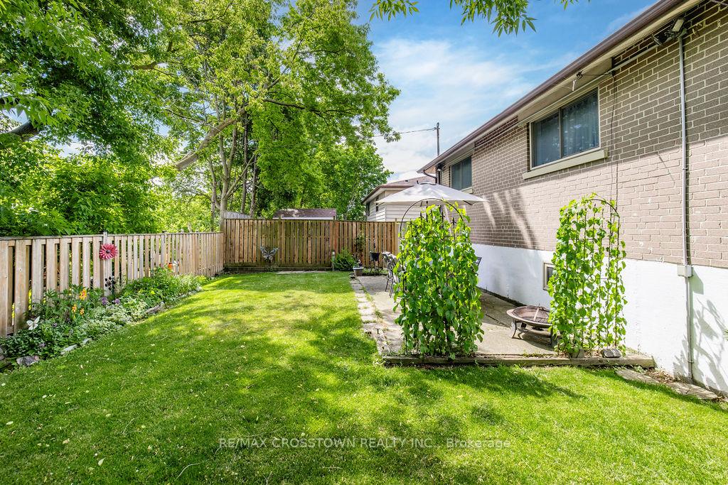Photo 36 of 865 Krosno Boulevard, Pickering, Bay Ridges — HOMEH
