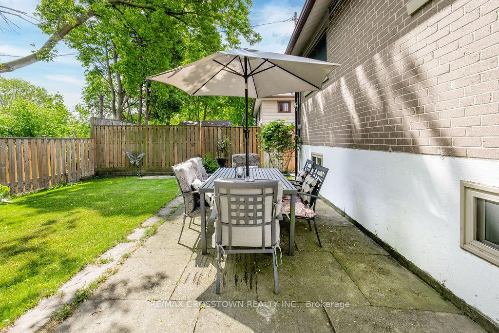 Photo 39 of 865 Krosno Boulevard, Pickering, Bay Ridges — HOMEH