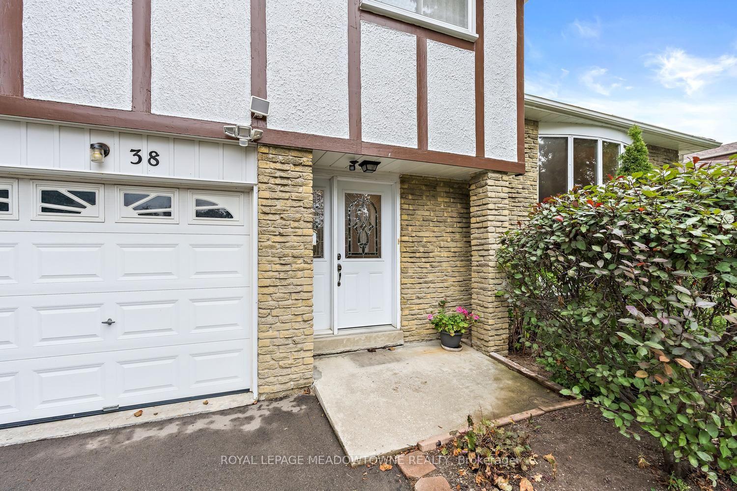 Photo 4 of 38 Jasper Crescent, Brampton, Northgate — HOMEH