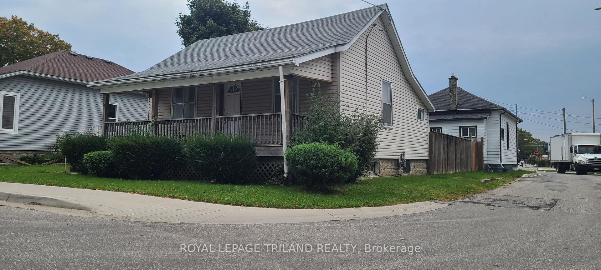 Photo 2 of 26 Eagle Street, St. Thomas — HOMEH