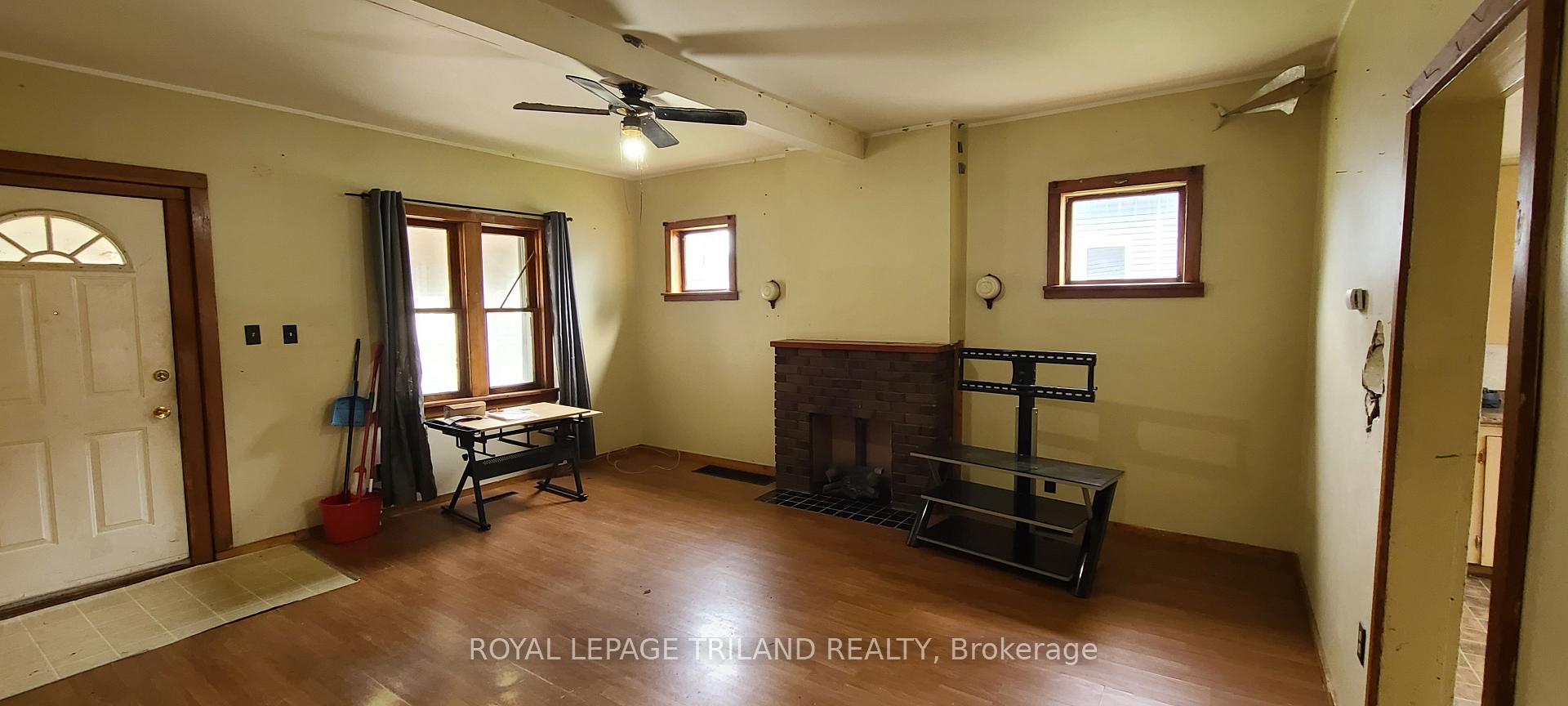 Photo 9 of 26 Eagle Street, St. Thomas — HOMEH