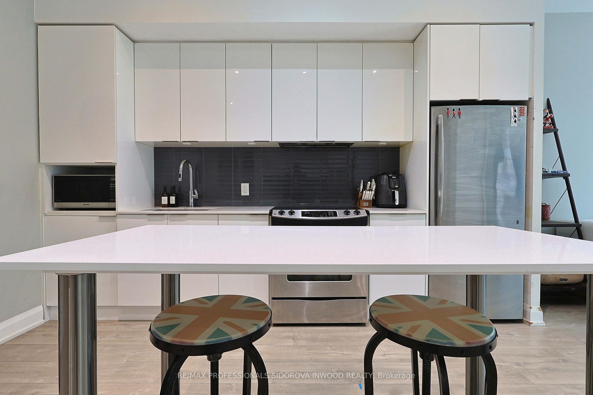 Photo 3 of Unit 104, 110 Marine Parade Drive, Etobicoke, Mimico — HOMEH