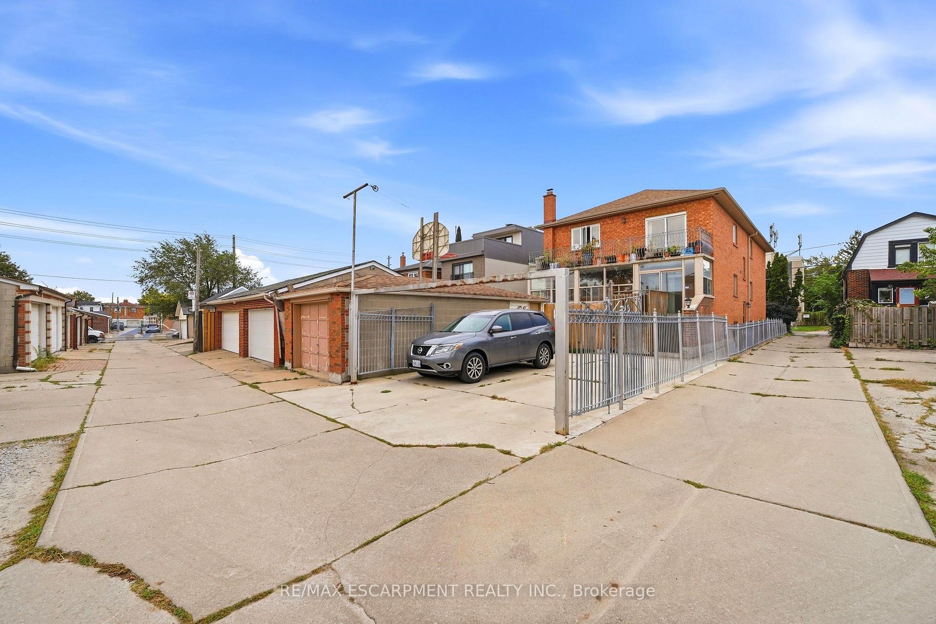 Photo 3 of 277 Harvie Avenue, Toronto, Caledonia-Fairbank — HOMEH