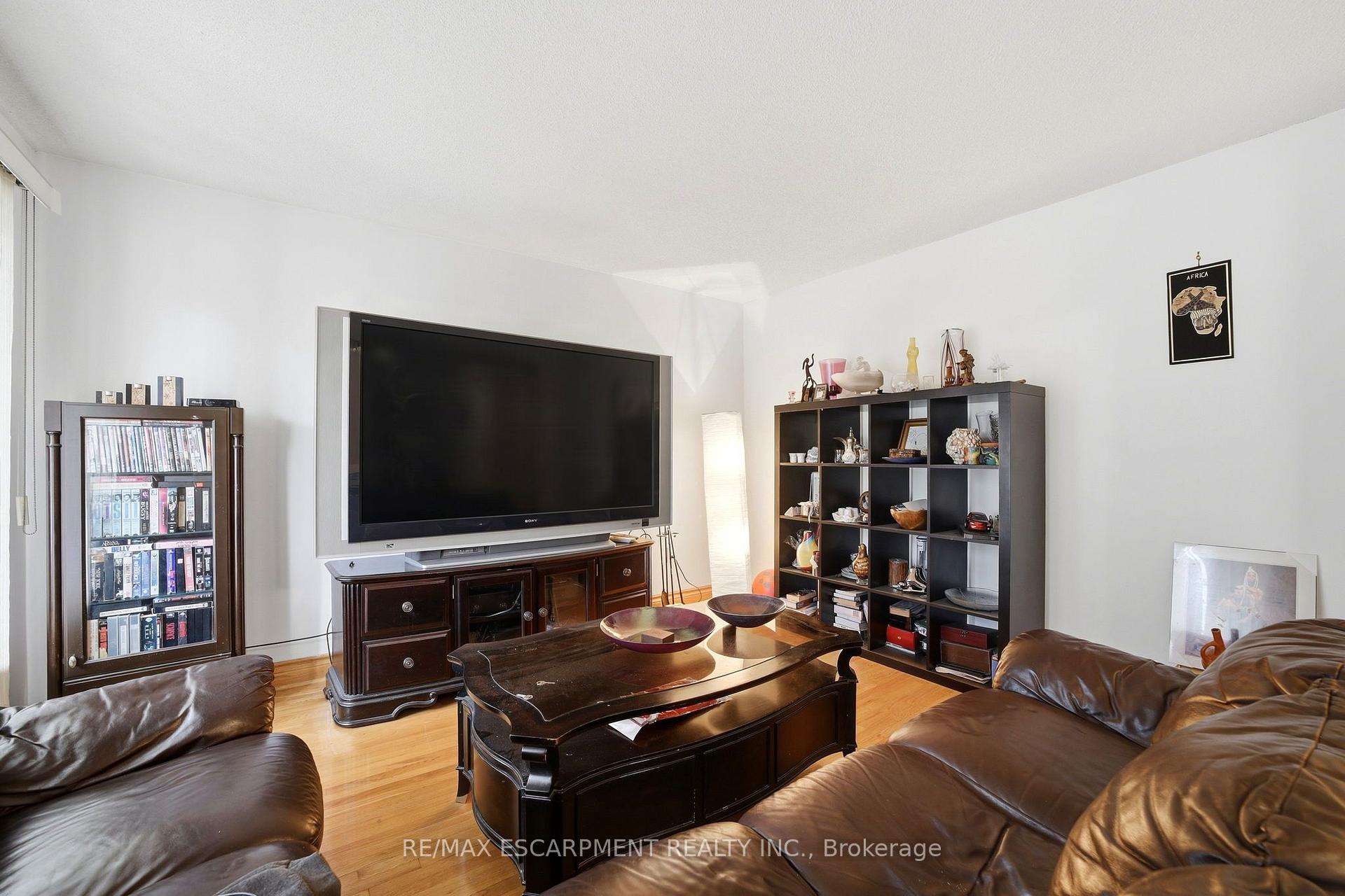 Photo 5 of 277 Harvie Avenue, Toronto, Caledonia-Fairbank — HOMEH