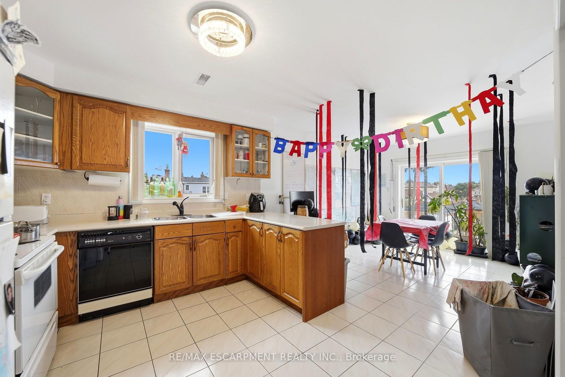 Photo 6 of 277 Harvie Avenue, Toronto, Caledonia-Fairbank — HOMEH