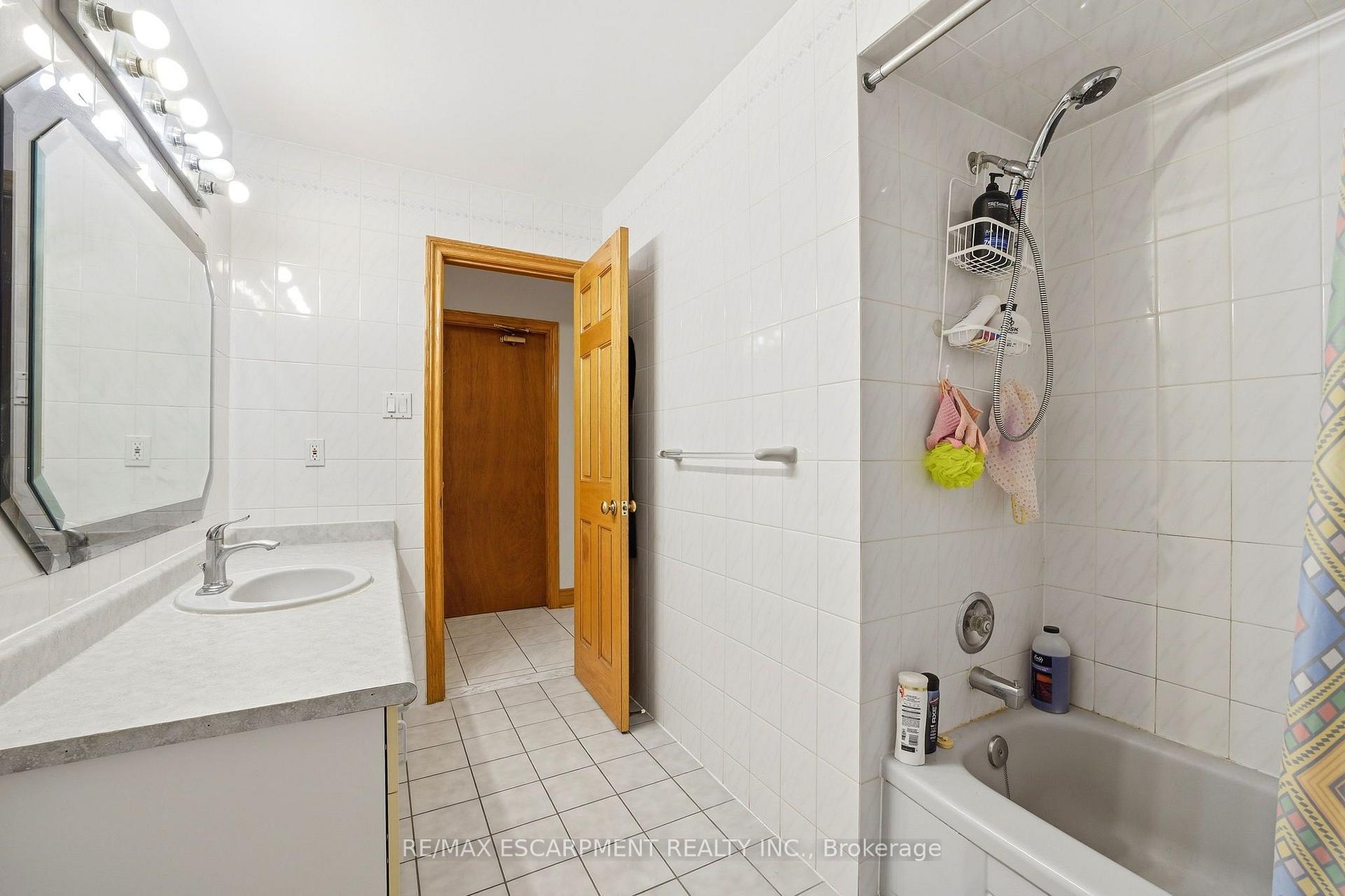 Photo 11 of 277 Harvie Avenue, Toronto, Caledonia-Fairbank — HOMEH