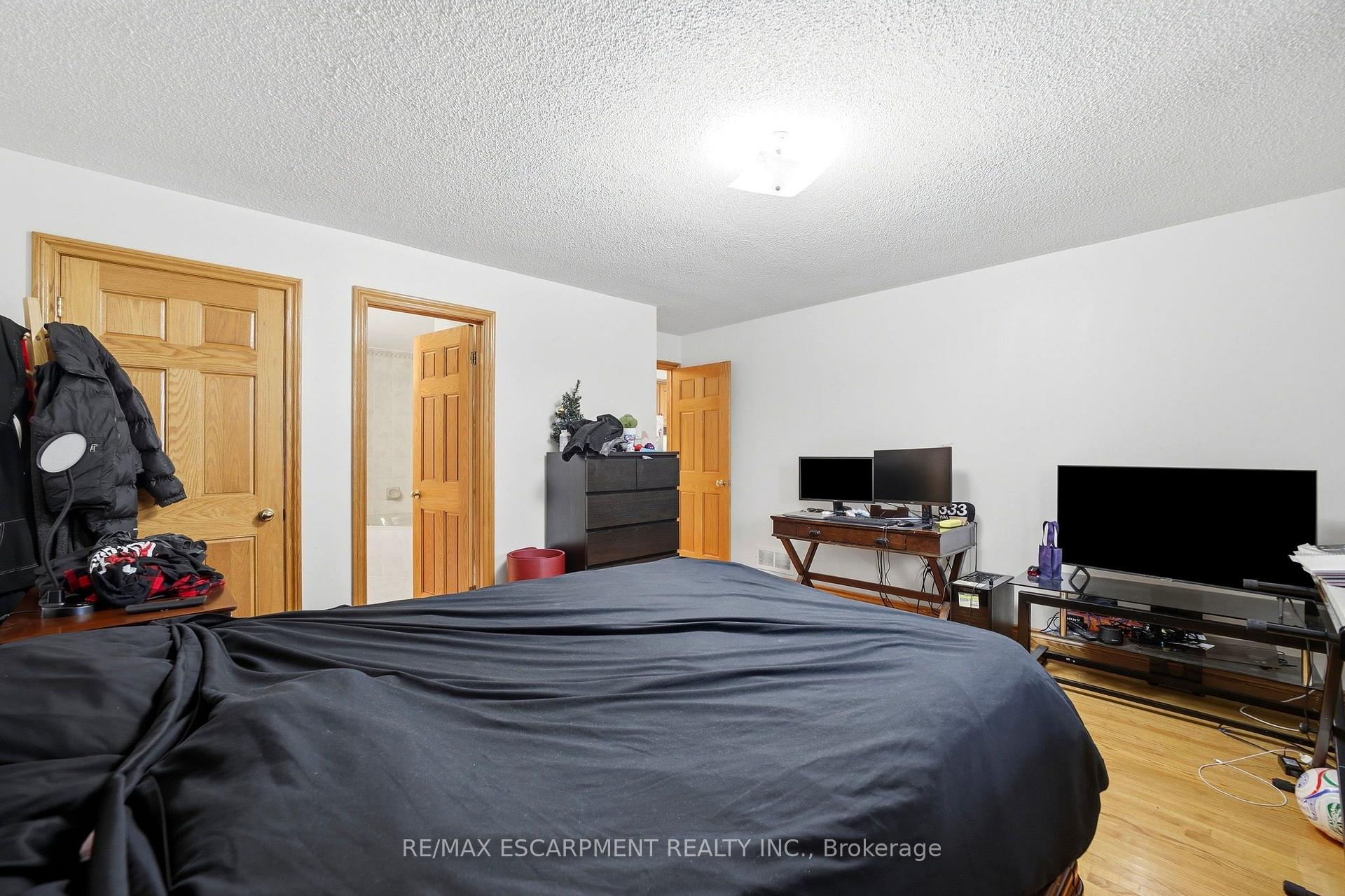 Photo 13 of 277 Harvie Avenue, Toronto, Caledonia-Fairbank — HOMEH