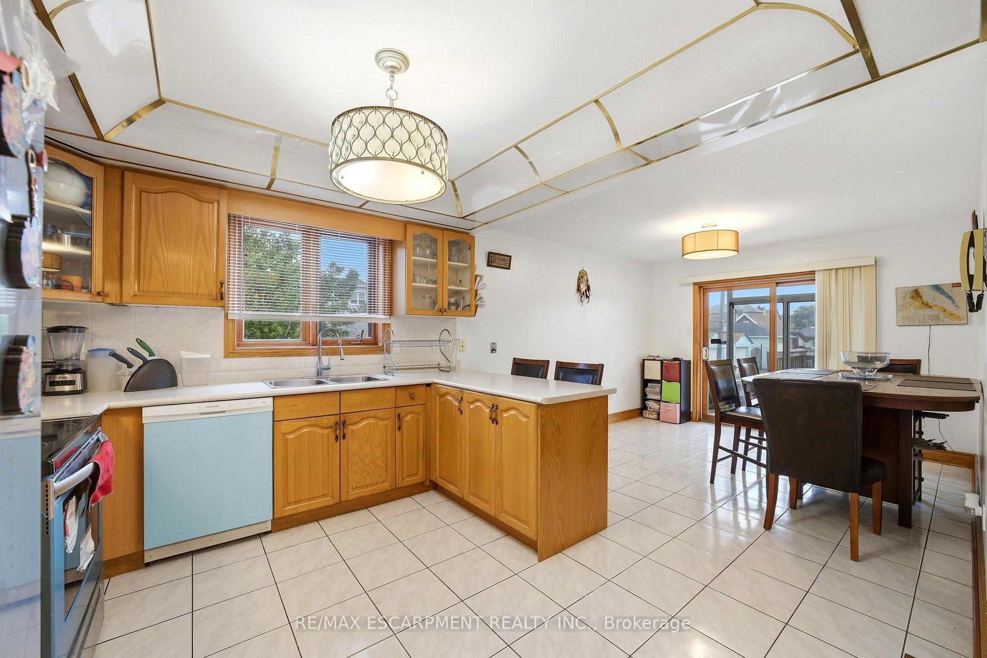 Photo 29 of 277 Harvie Avenue, Toronto, Caledonia-Fairbank — HOMEH
