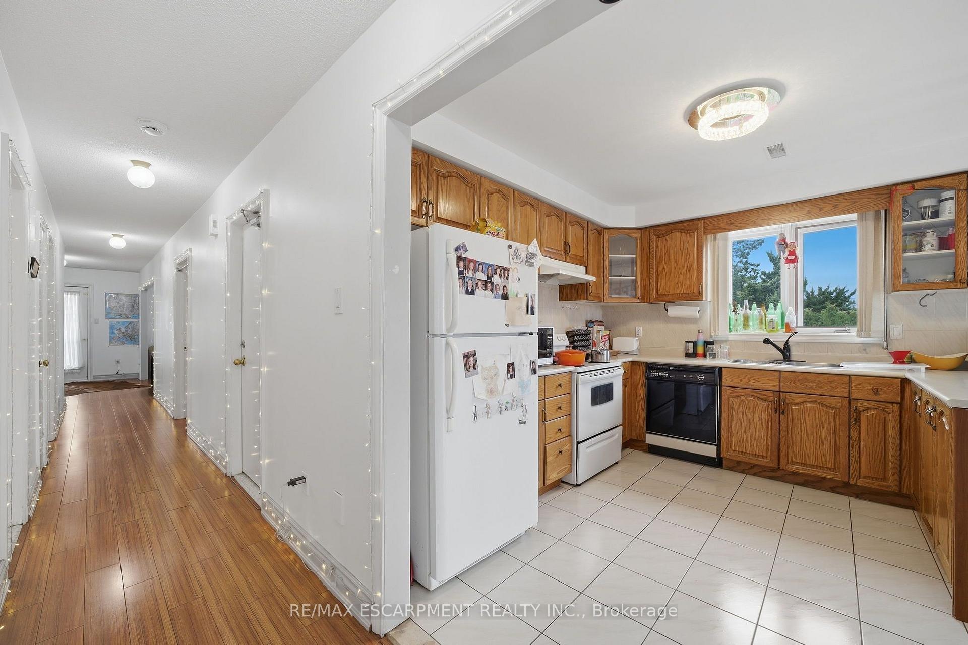 Photo 31 of 277 Harvie Avenue, Toronto, Caledonia-Fairbank — HOMEH