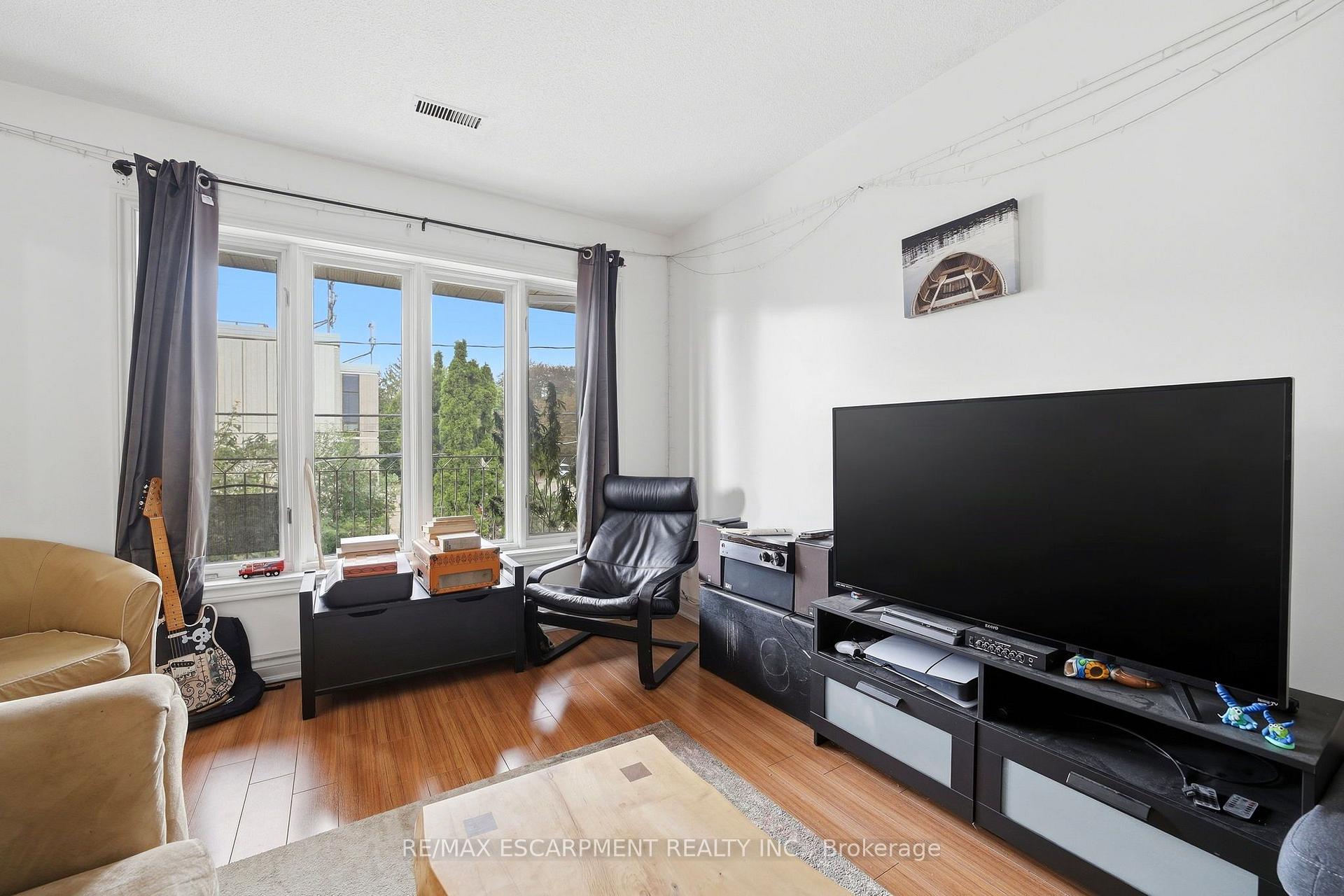 Photo 36 of 277 Harvie Avenue, Toronto, Caledonia-Fairbank — HOMEH
