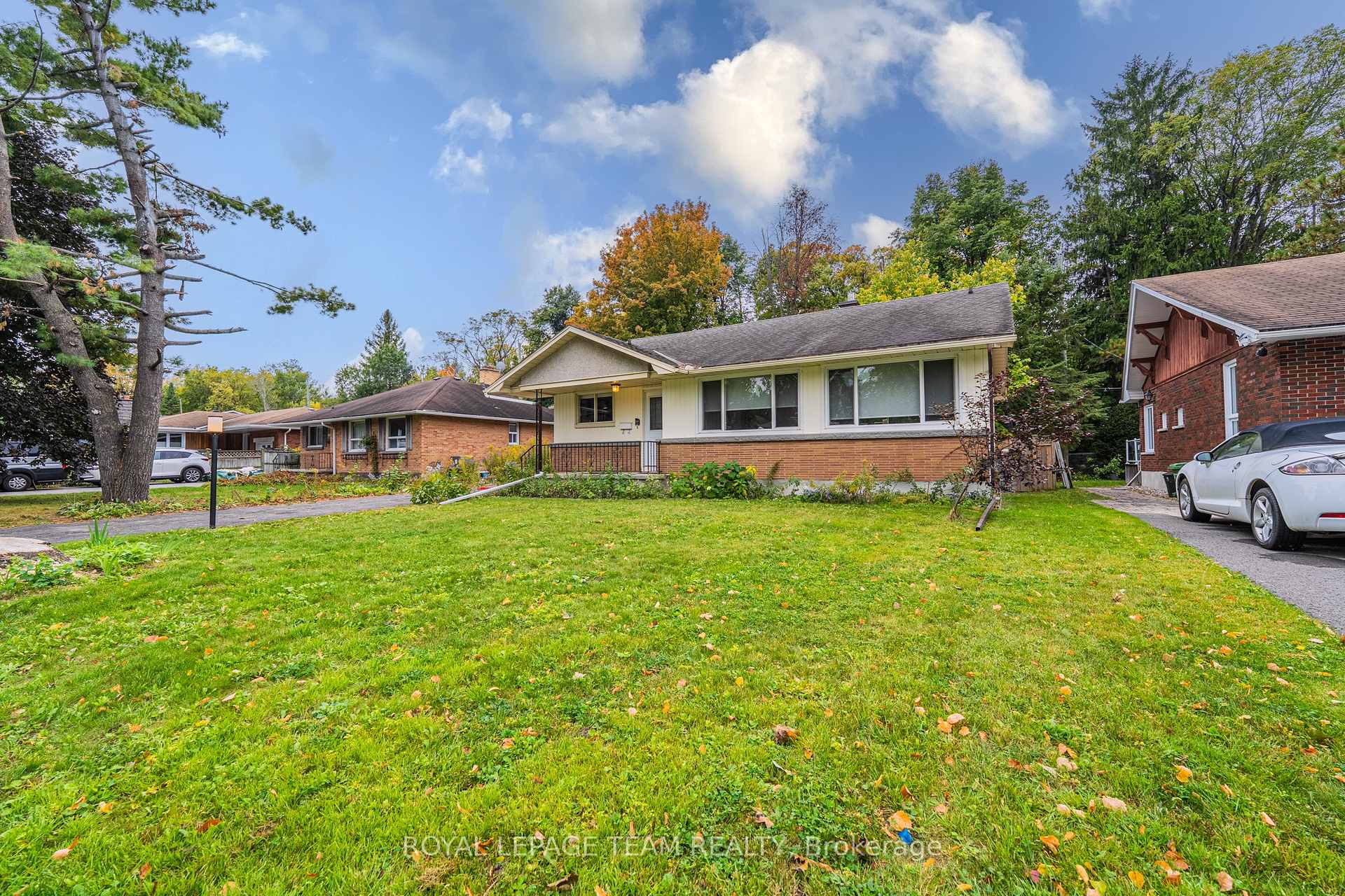 Photo 3 of 1210 Adirondack Drive, Ottawa, Kenson Park — HOMEH