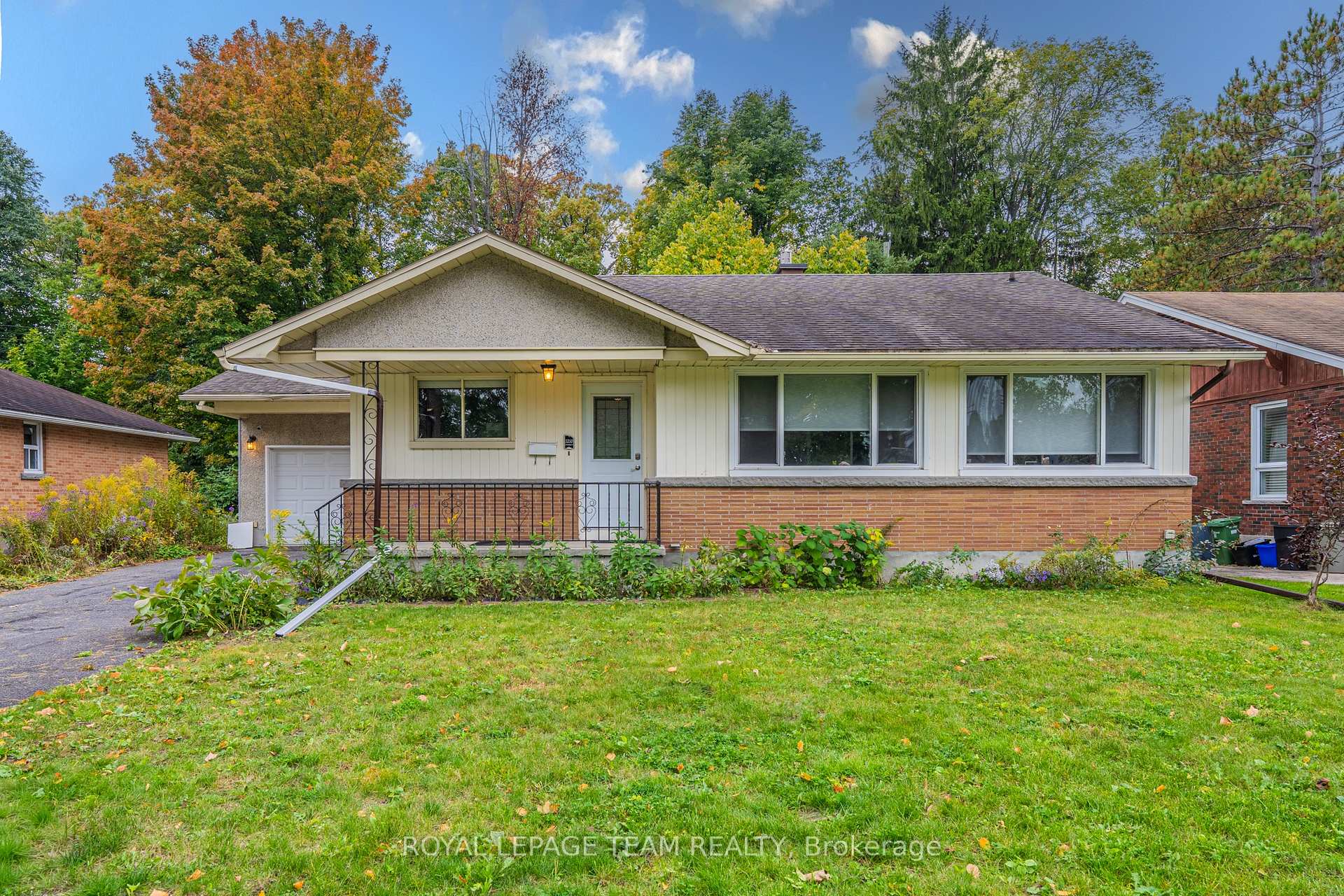 Photo 2 of 1210 Adirondack Drive, Ottawa, Kenson Park — HOMEH