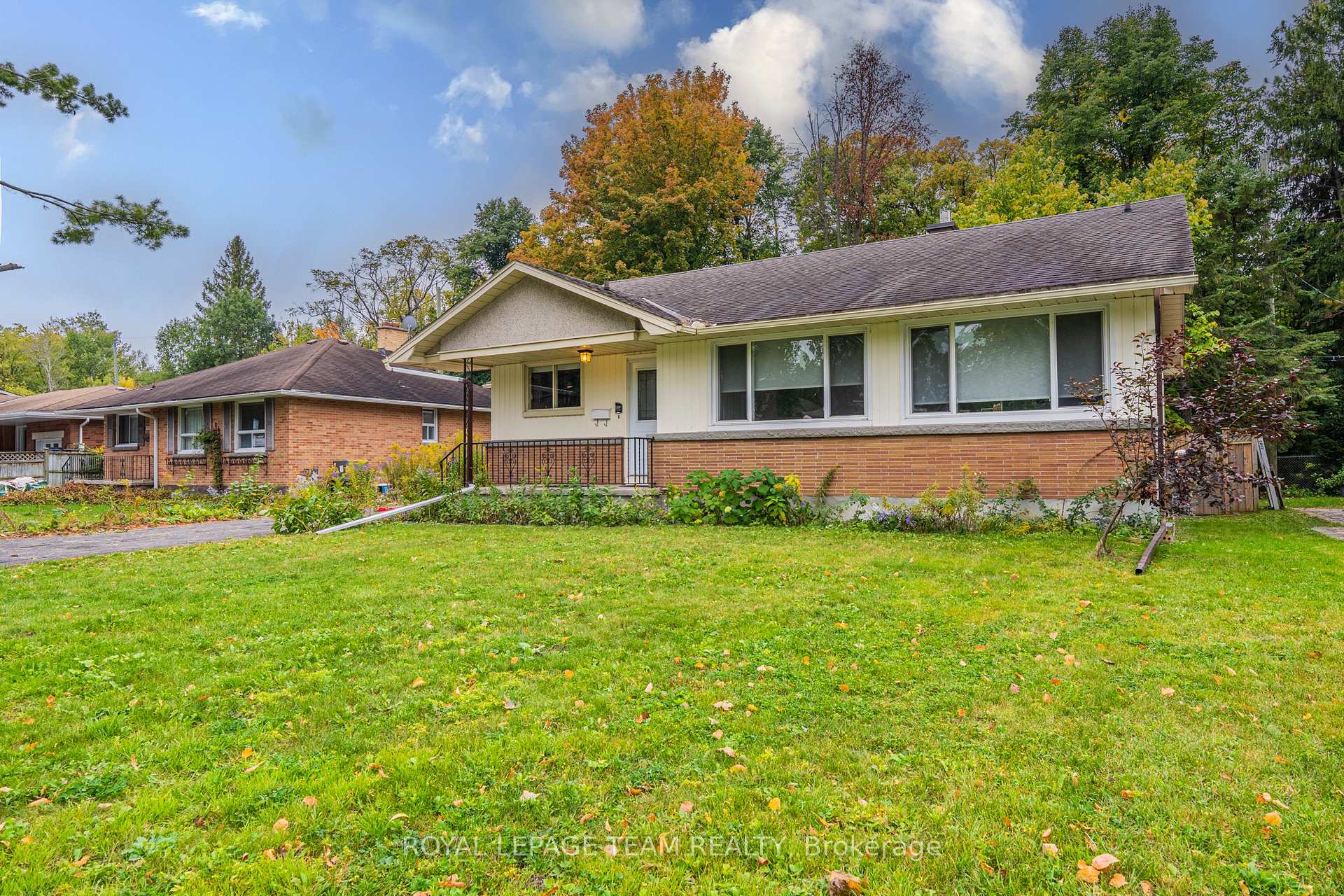 Photo 4 of 1210 Adirondack Drive, Ottawa, Kenson Park — HOMEH
