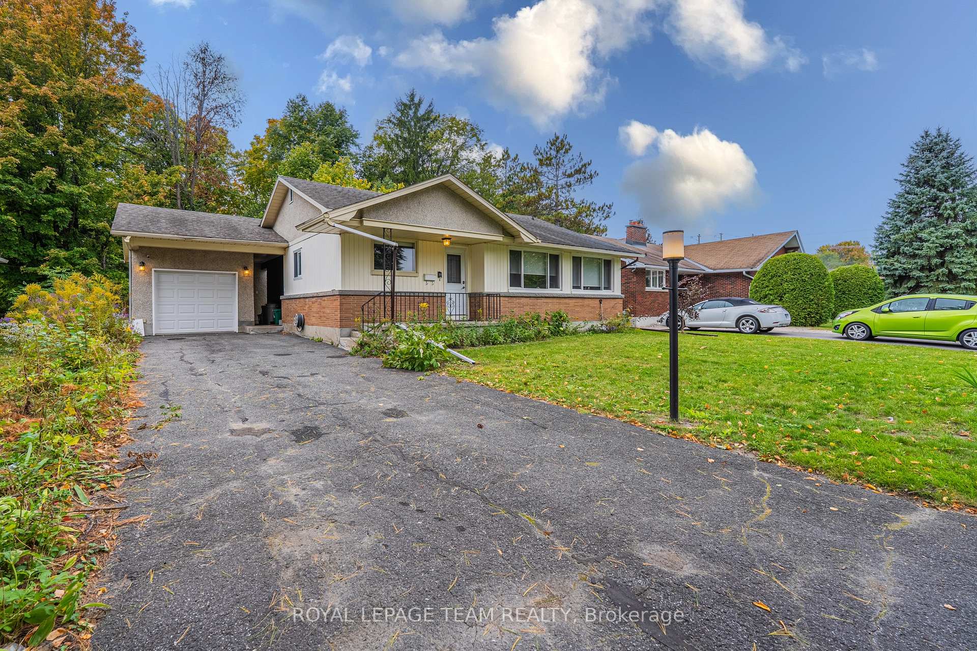 Photo 5 of 1210 Adirondack Drive, Ottawa, Kenson Park — HOMEH