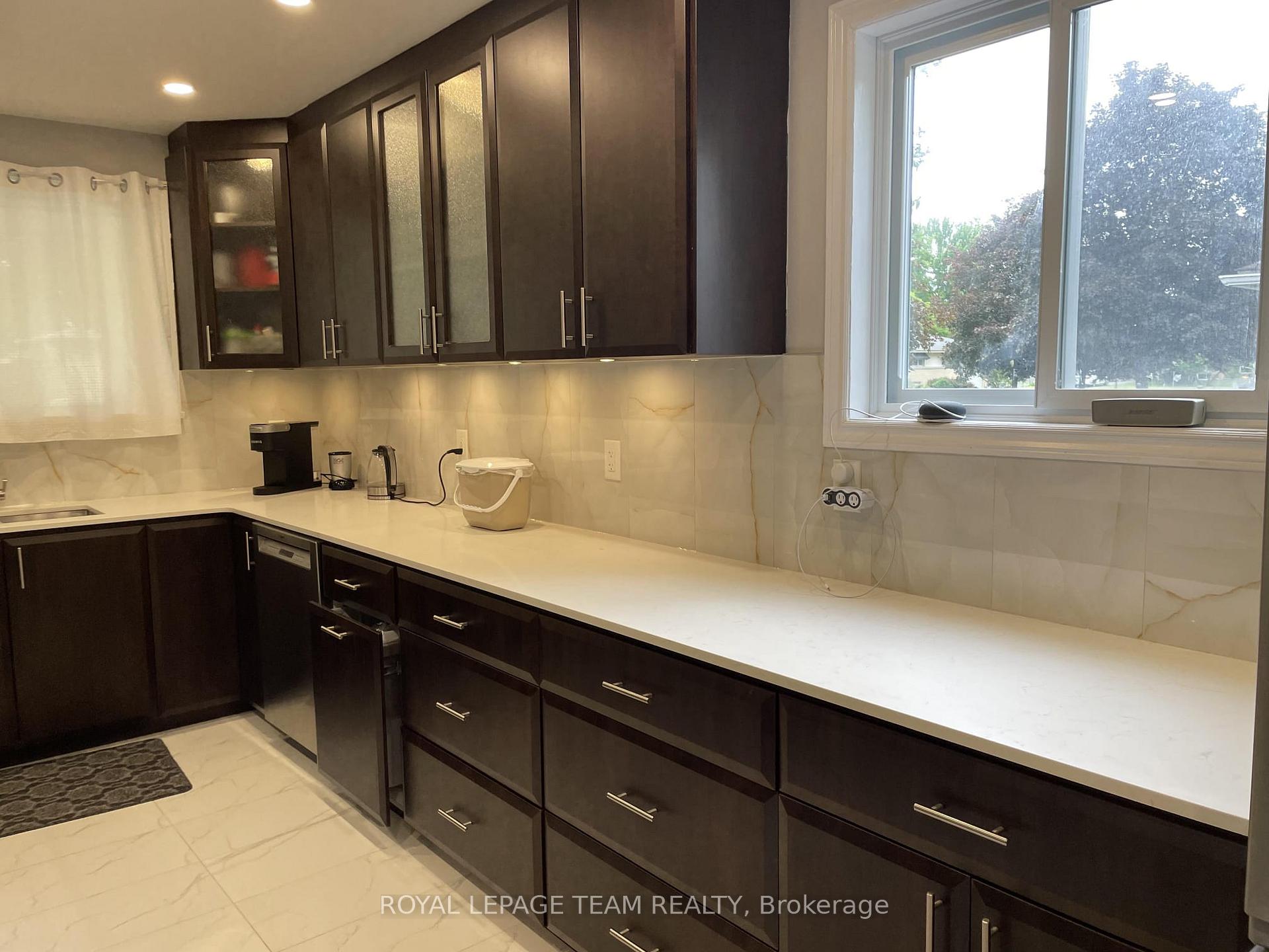 Photo 11 of 1210 Adirondack Drive, Ottawa, Kenson Park — HOMEH