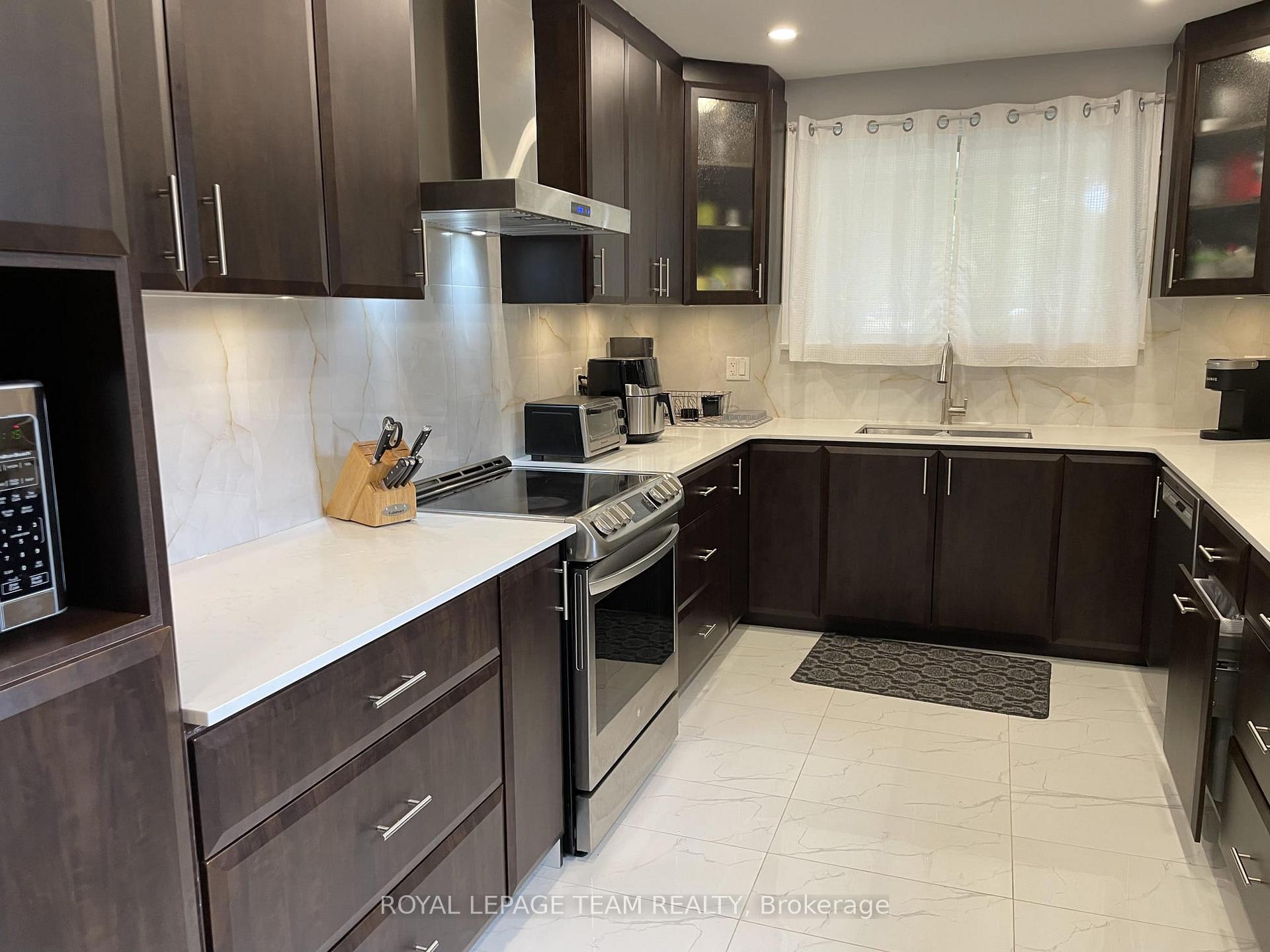 Photo 12 of 1210 Adirondack Drive, Ottawa, Kenson Park — HOMEH