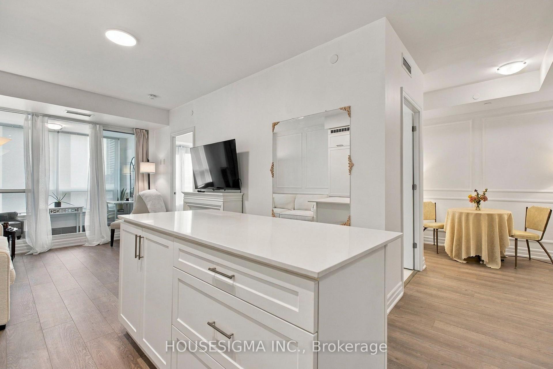 Photo 5 of Unit 705, 9085 Jane Street, Vaughan, Concord — HOMEH