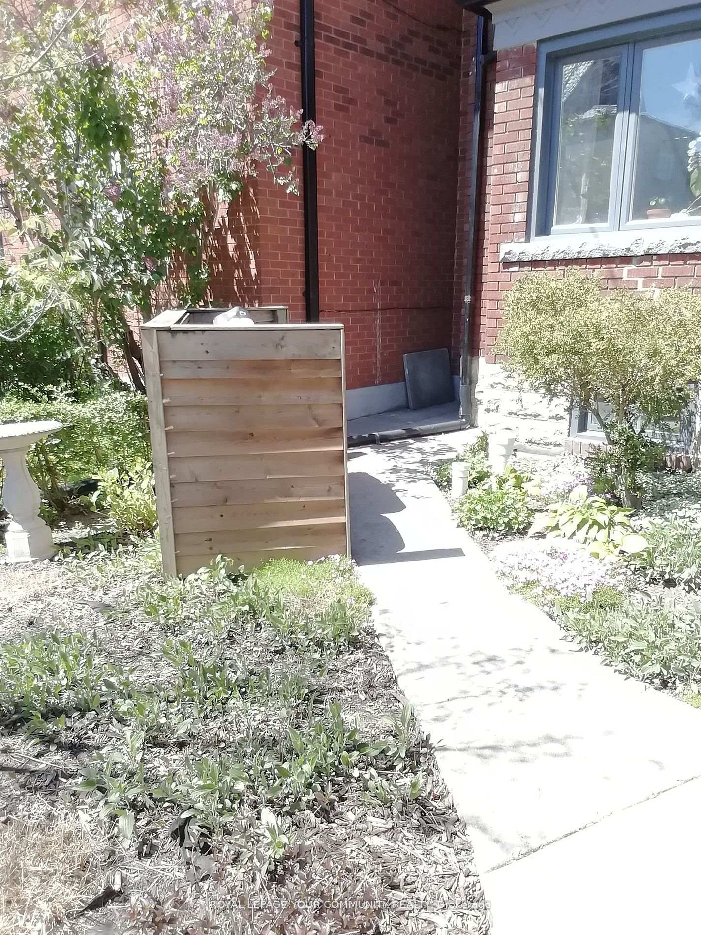 Photo 2 of Unit Lower, 10 Ulster Street, Toronto, University — HOMEH