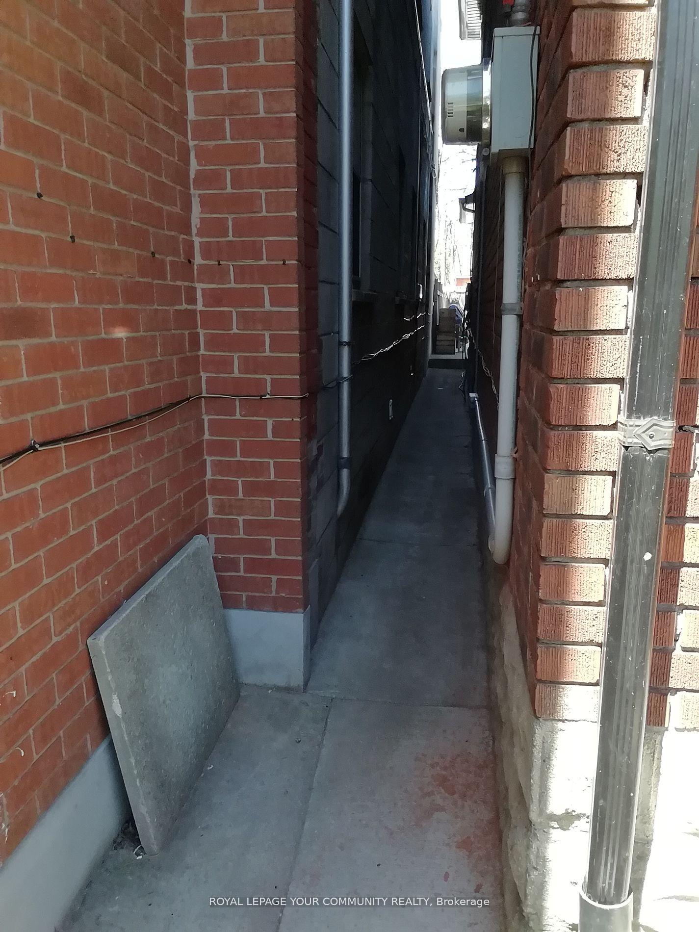 Photo 3 of Unit Lower, 10 Ulster Street, Toronto, University — HOMEH