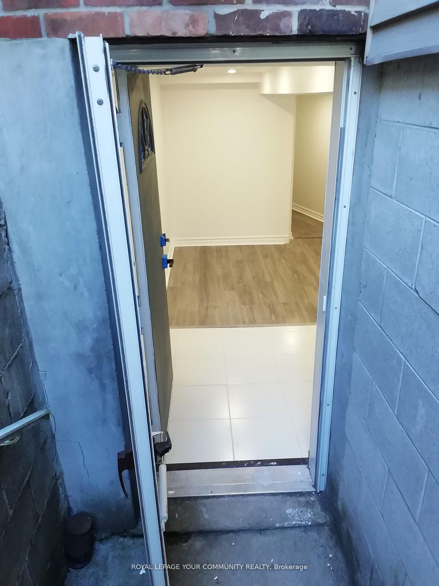 Photo 4 of Unit Lower, 10 Ulster Street, Toronto, University — HOMEH