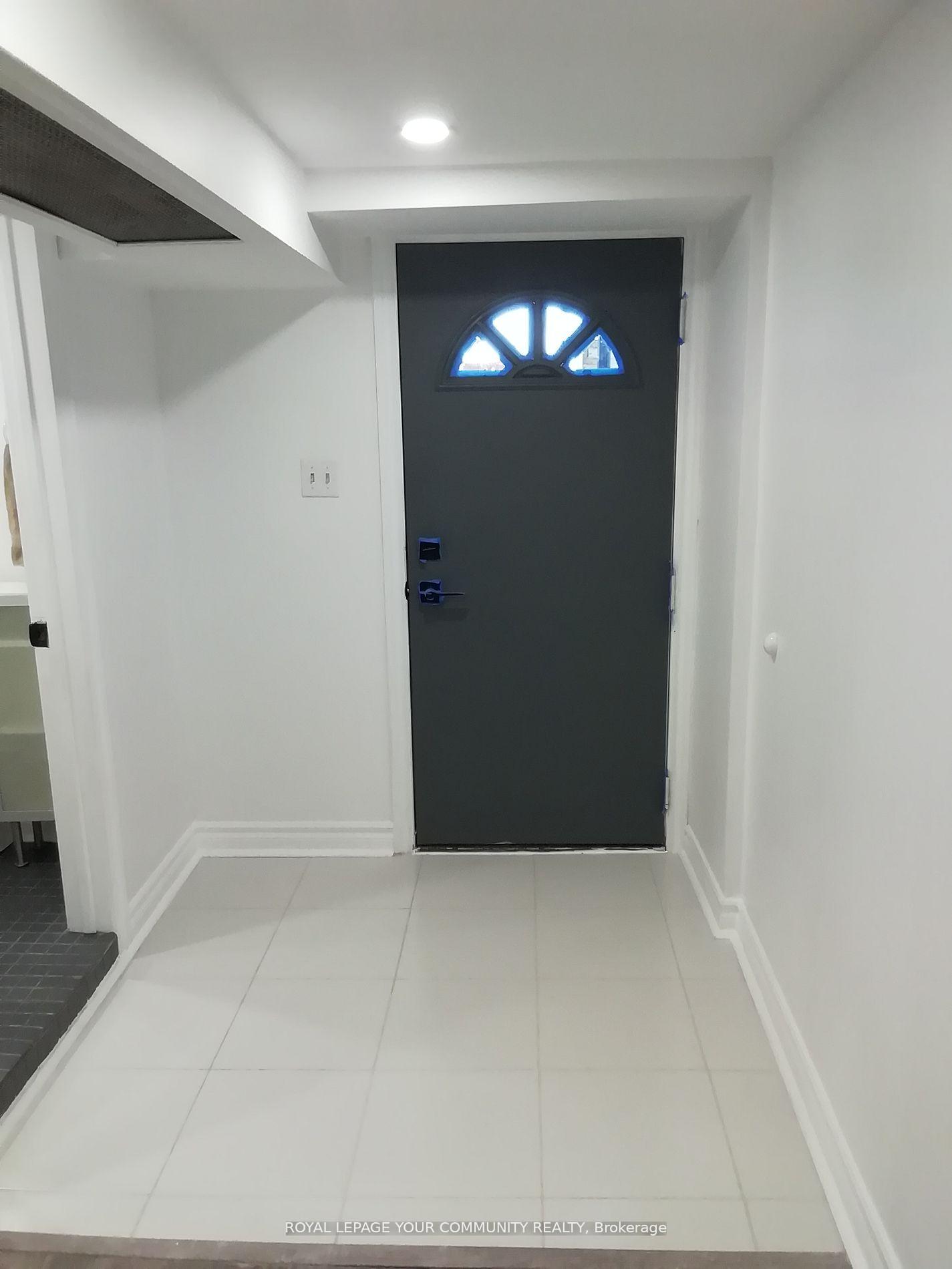Photo 5 of Unit Lower, 10 Ulster Street, Toronto, University — HOMEH