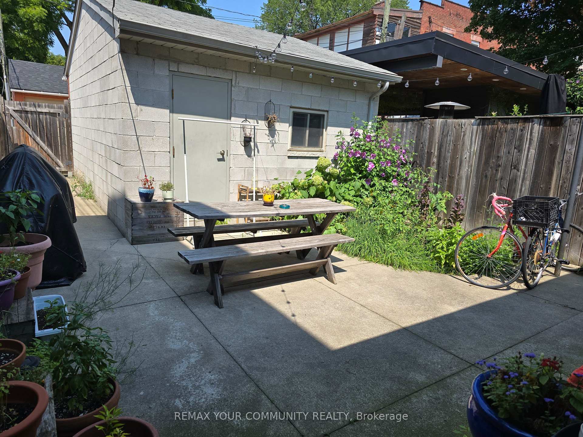 Photo 15 of Unit Lower, 10 Ulster Street, Toronto, University — HOMEH
