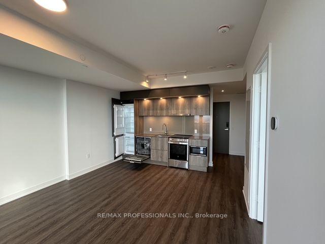 Front of Unit 7004, 448 Burnhamthorpe Road W
