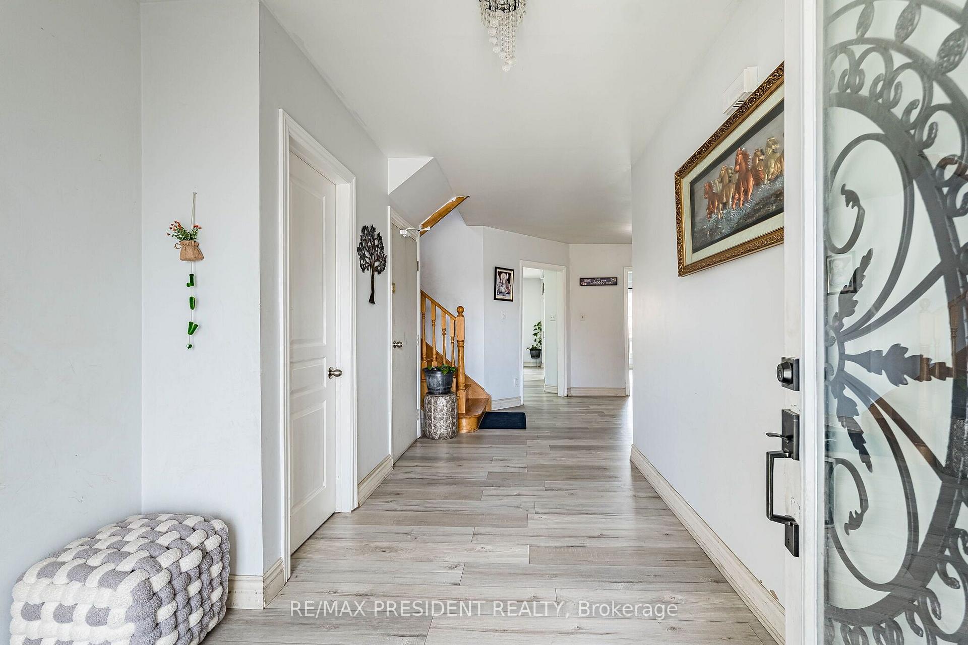 Photo 4 of 69 Sunny Meadow Boulevard, Brampton, Sandringham-Wellington — HOMEH