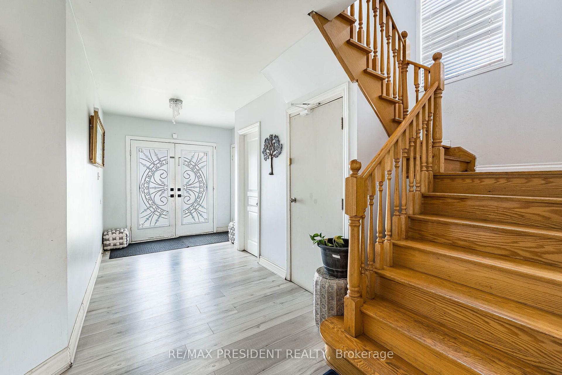Photo 5 of 69 Sunny Meadow Boulevard, Brampton, Sandringham-Wellington — HOMEH