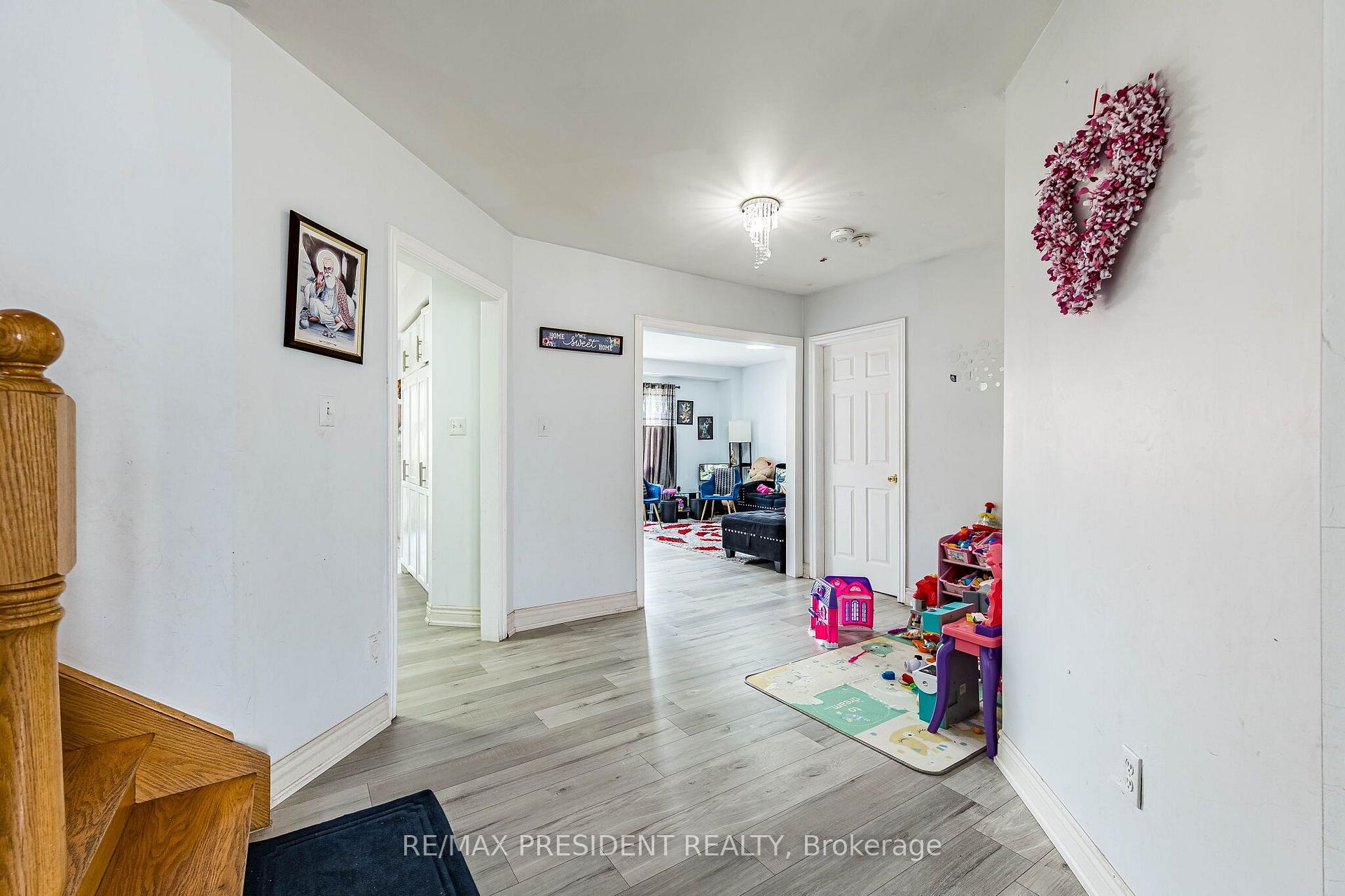 Photo 7 of 69 Sunny Meadow Boulevard, Brampton, Sandringham-Wellington — HOMEH