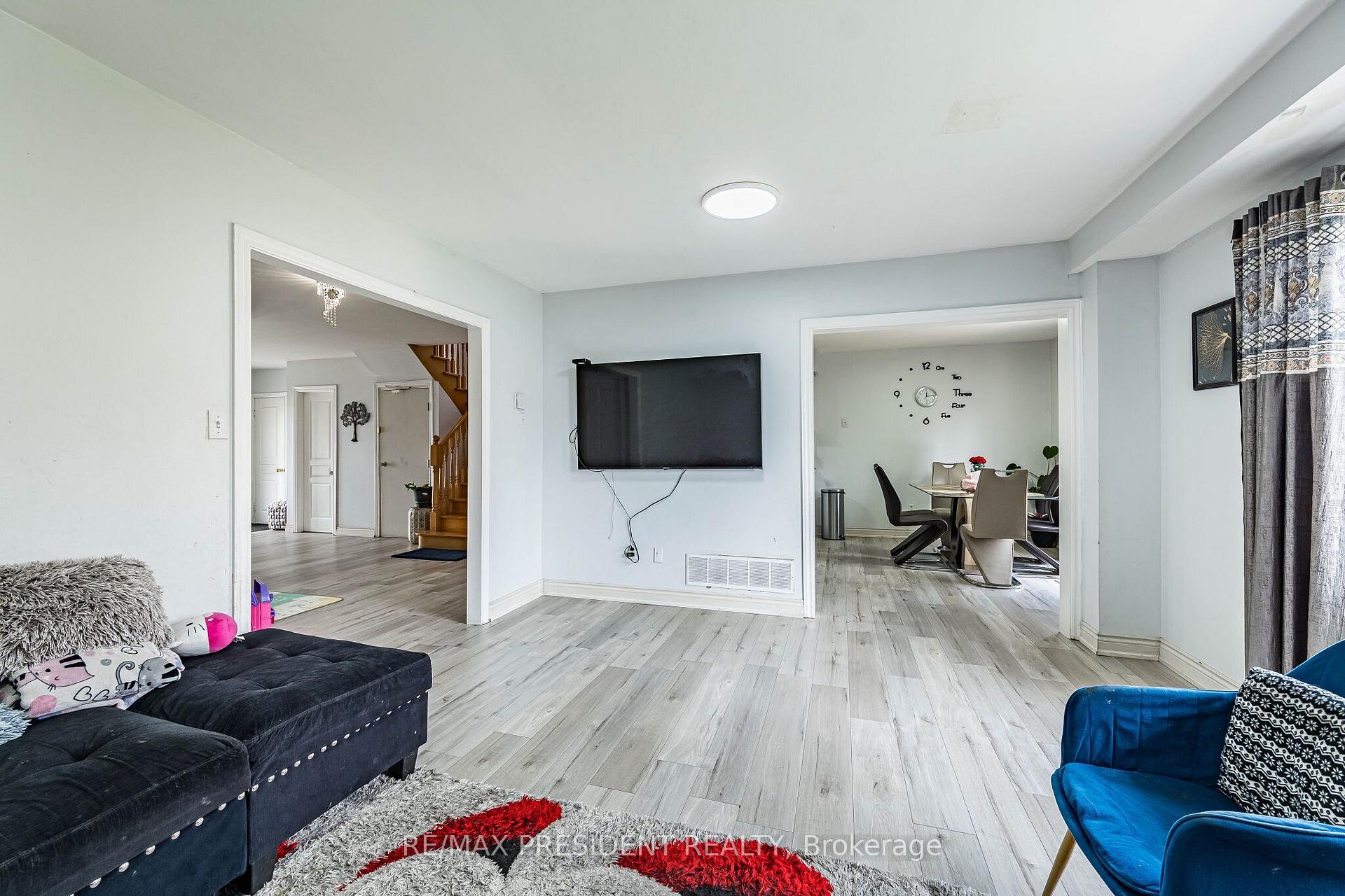 Photo 12 of 69 Sunny Meadow Boulevard, Brampton, Sandringham-Wellington — HOMEH