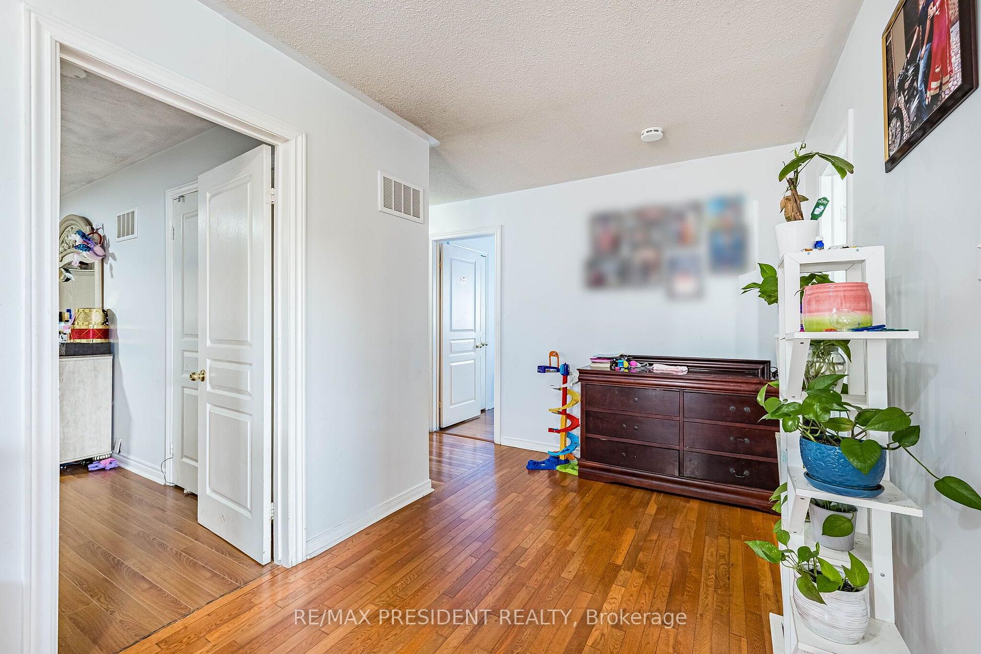 Photo 28 of 69 Sunny Meadow Boulevard, Brampton, Sandringham-Wellington — HOMEH