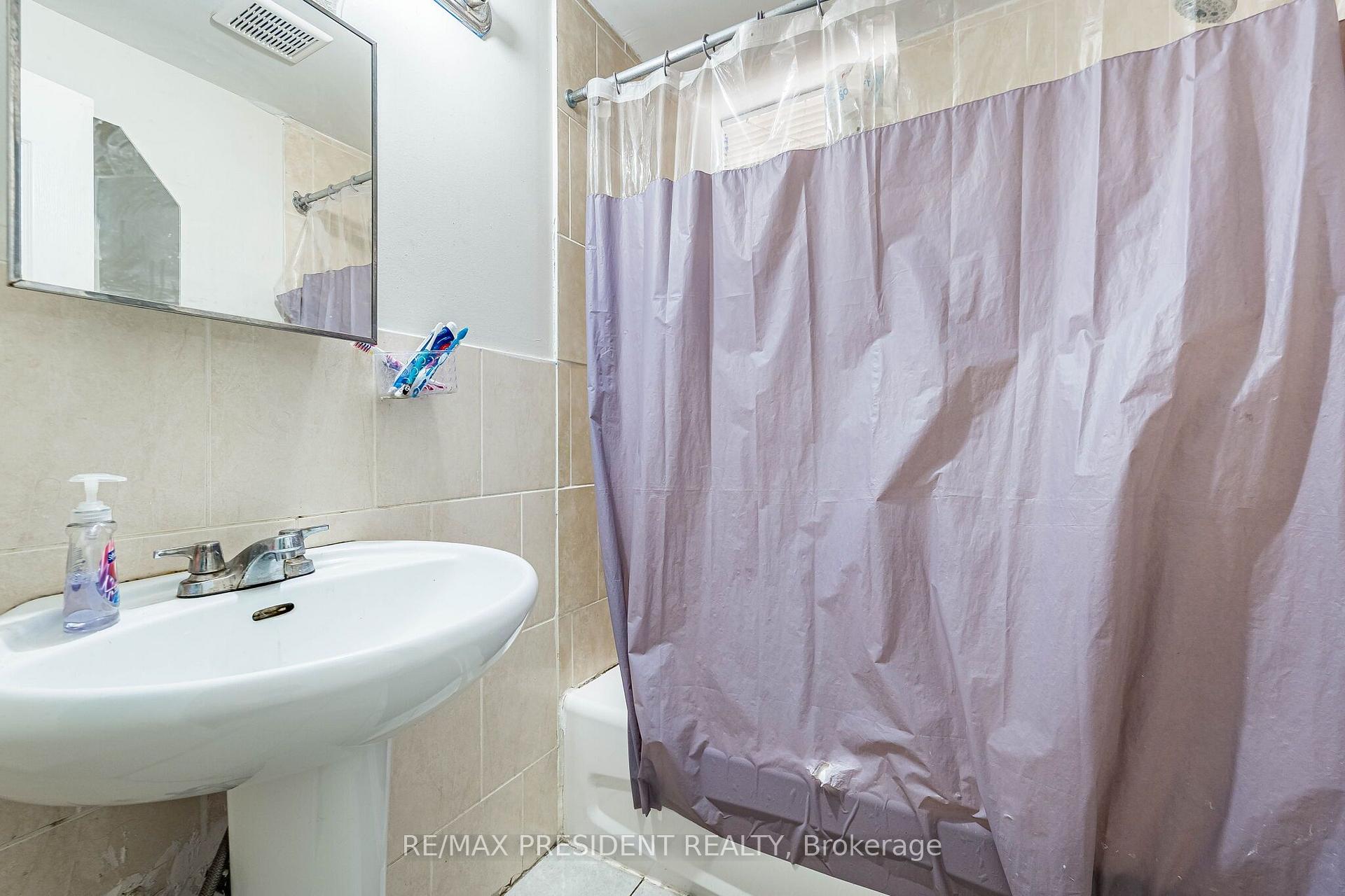 Photo 41 of 69 Sunny Meadow Boulevard, Brampton, Sandringham-Wellington — HOMEH