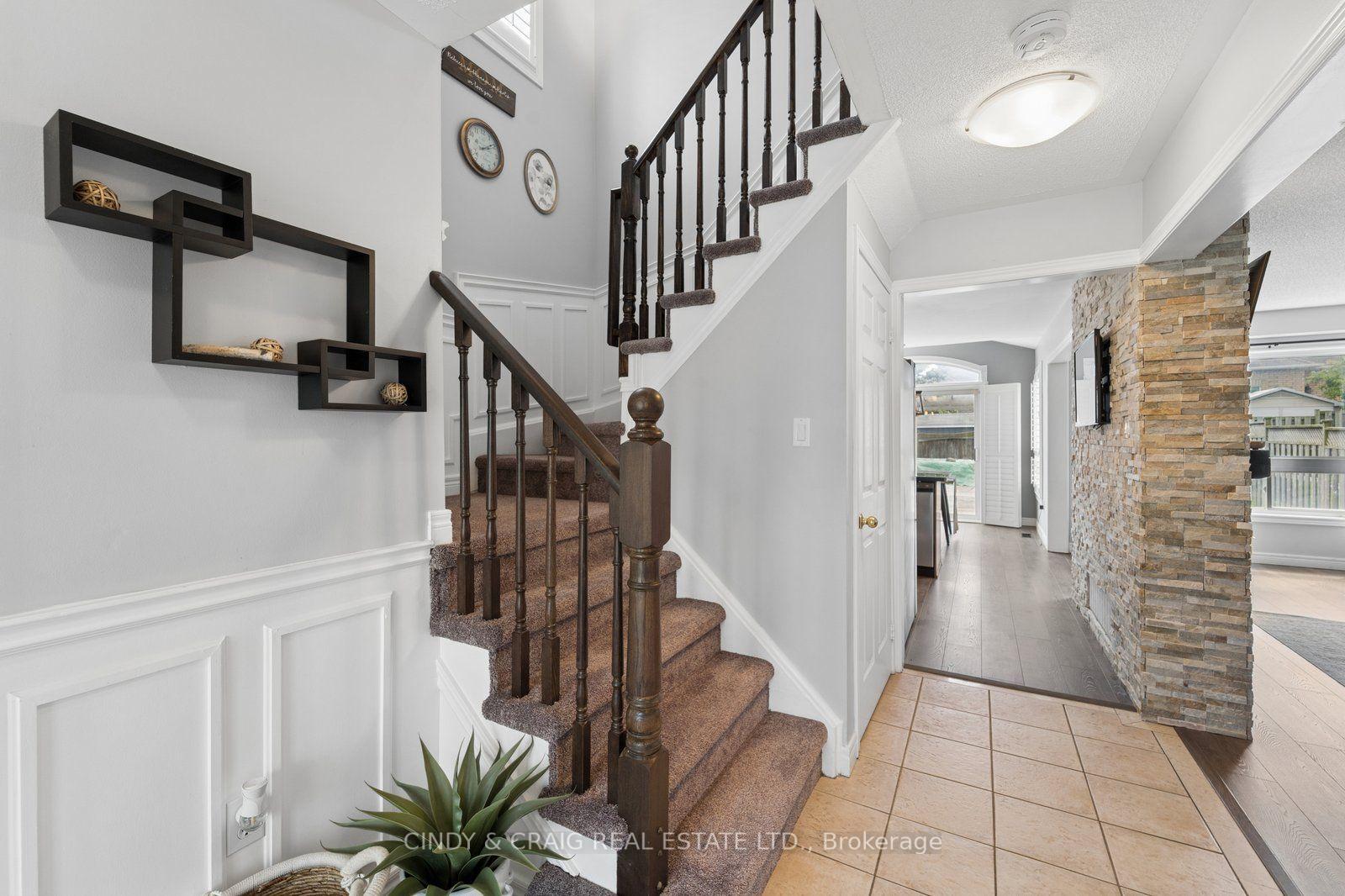 Photo 2 of 208 Cornish Drive, Clarington, Courtice — HOMEH