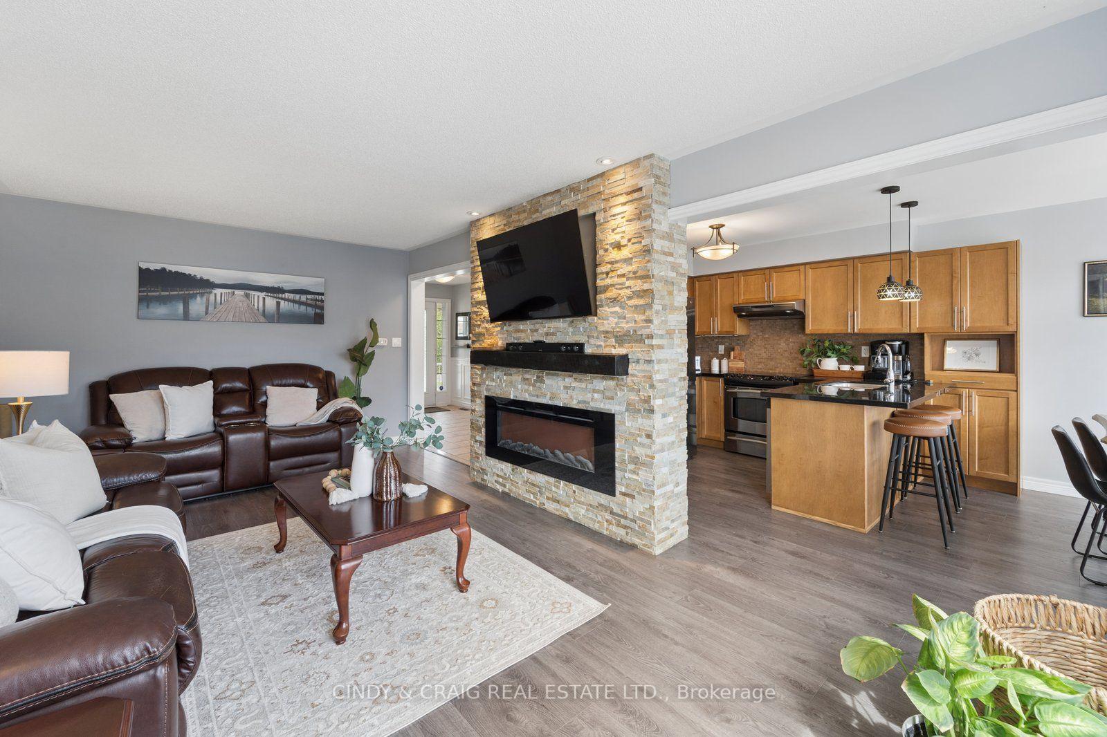 Photo 4 of 208 Cornish Drive, Clarington, Courtice — HOMEH