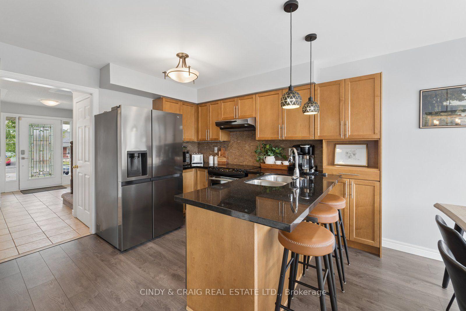 Photo 5 of 208 Cornish Drive, Clarington, Courtice — HOMEH