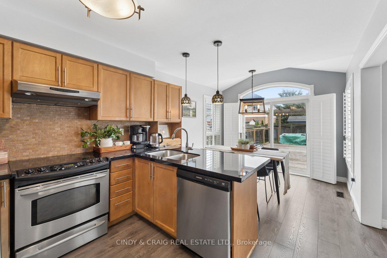 Photo 6 of 208 Cornish Drive, Clarington, Courtice — HOMEH