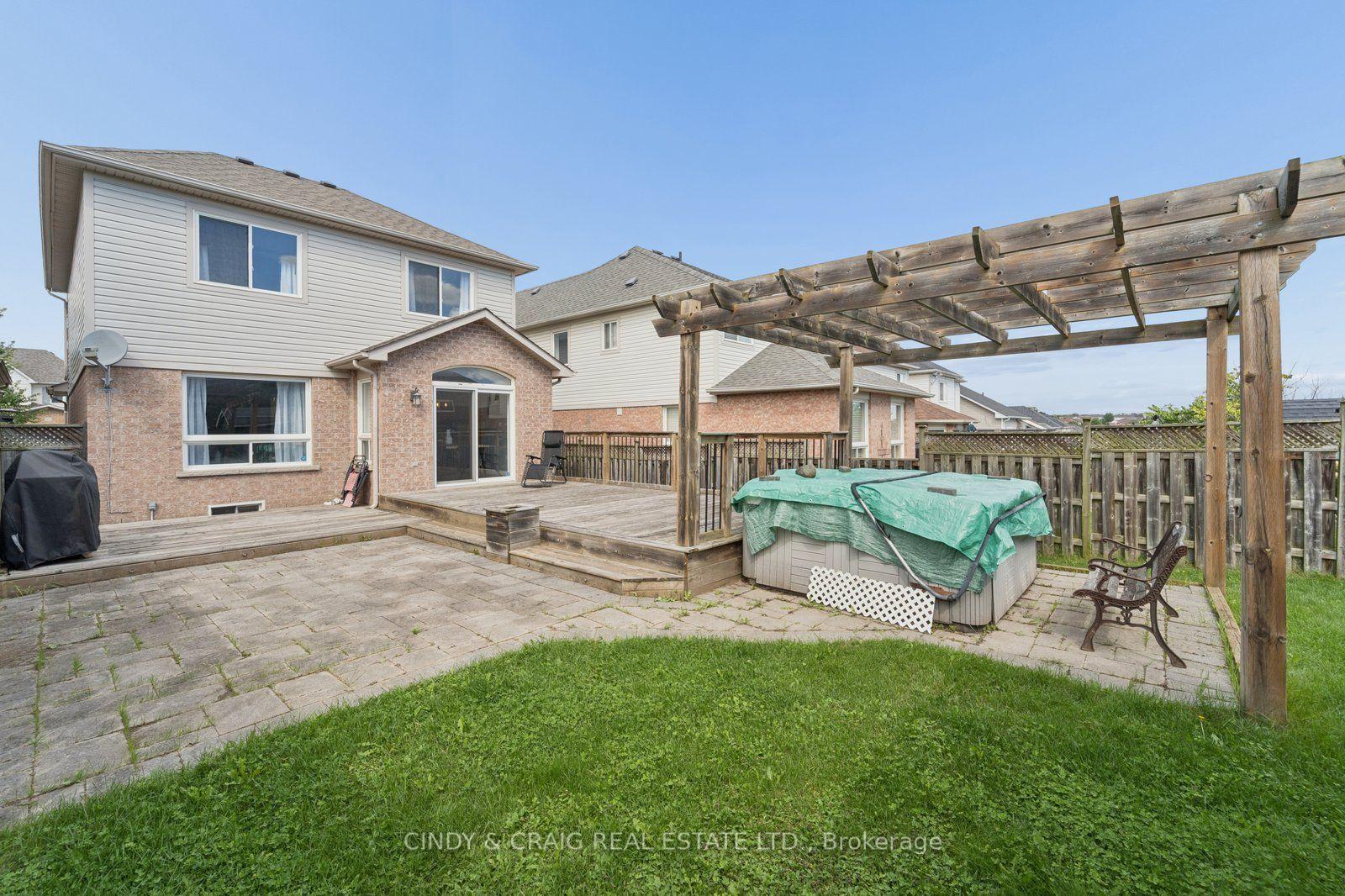 Photo 12 of 208 Cornish Drive, Clarington, Courtice — HOMEH
