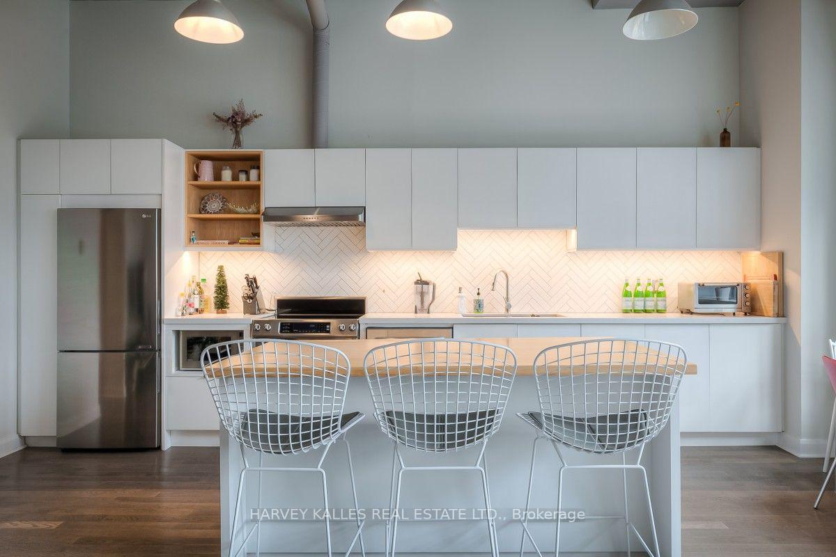 Photo 4 of Unit 608, 700 king Street W, Toronto, Niagara — HOMEH