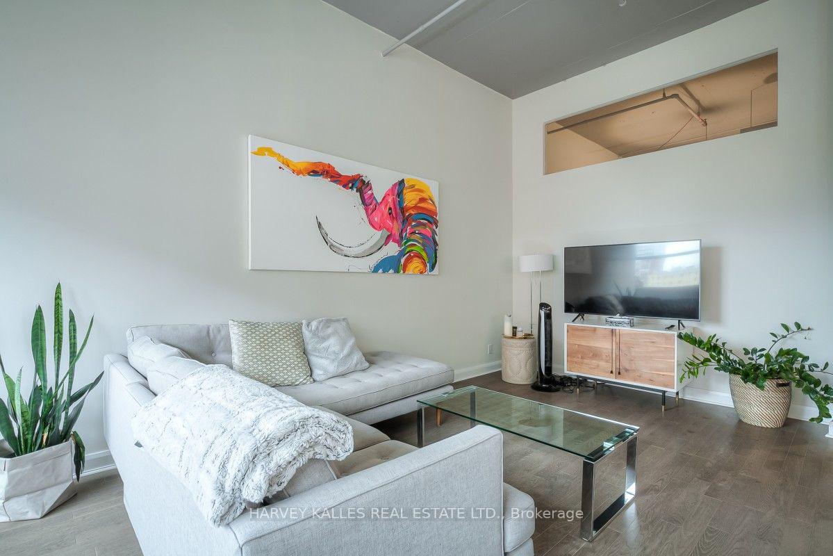 Photo 7 of Unit 608, 700 king Street W, Toronto, Niagara — HOMEH