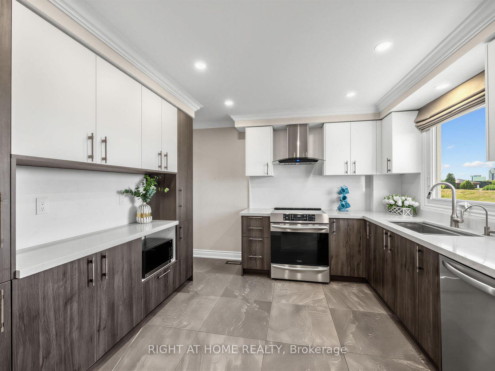Photo 4 of 67 Bigham Crescent, Etobicoke, Eringate-Centennial-West Deane — HOMEH