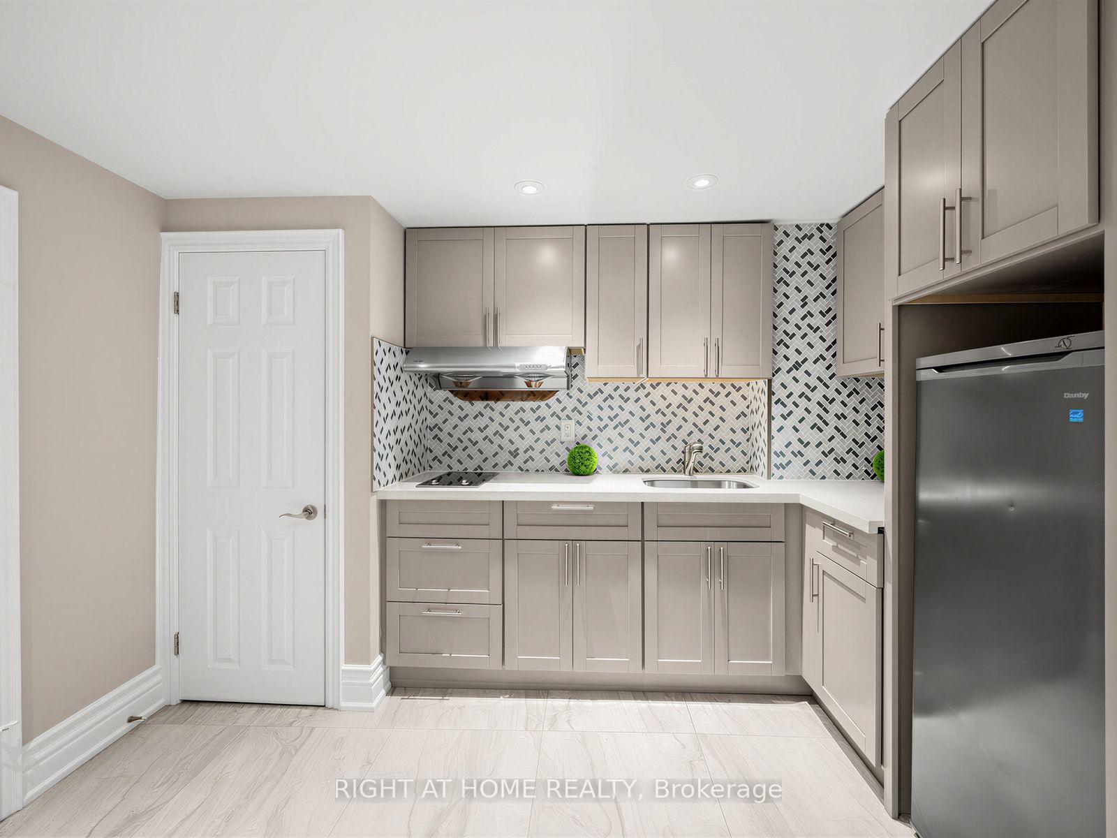 Photo 27 of 67 Bigham Crescent, Etobicoke, Eringate-Centennial-West Deane — HOMEH