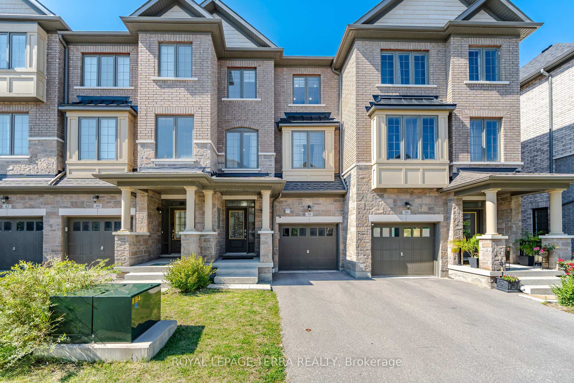Photo 2 of 38 Hallmark Way, Whitby, Lynde Creek — HOMEH