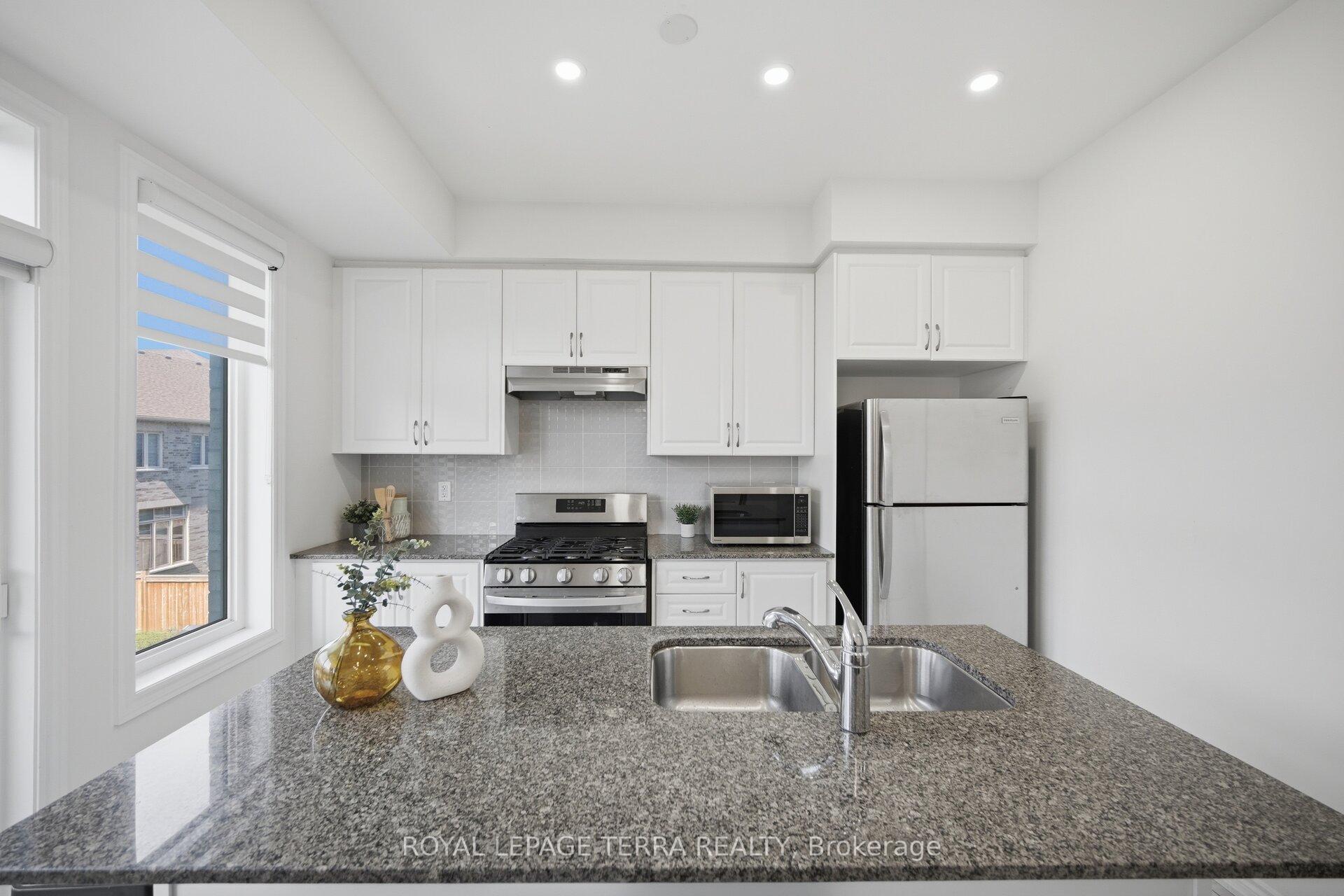 Photo 6 of 38 Hallmark Way, Whitby, Lynde Creek — HOMEH