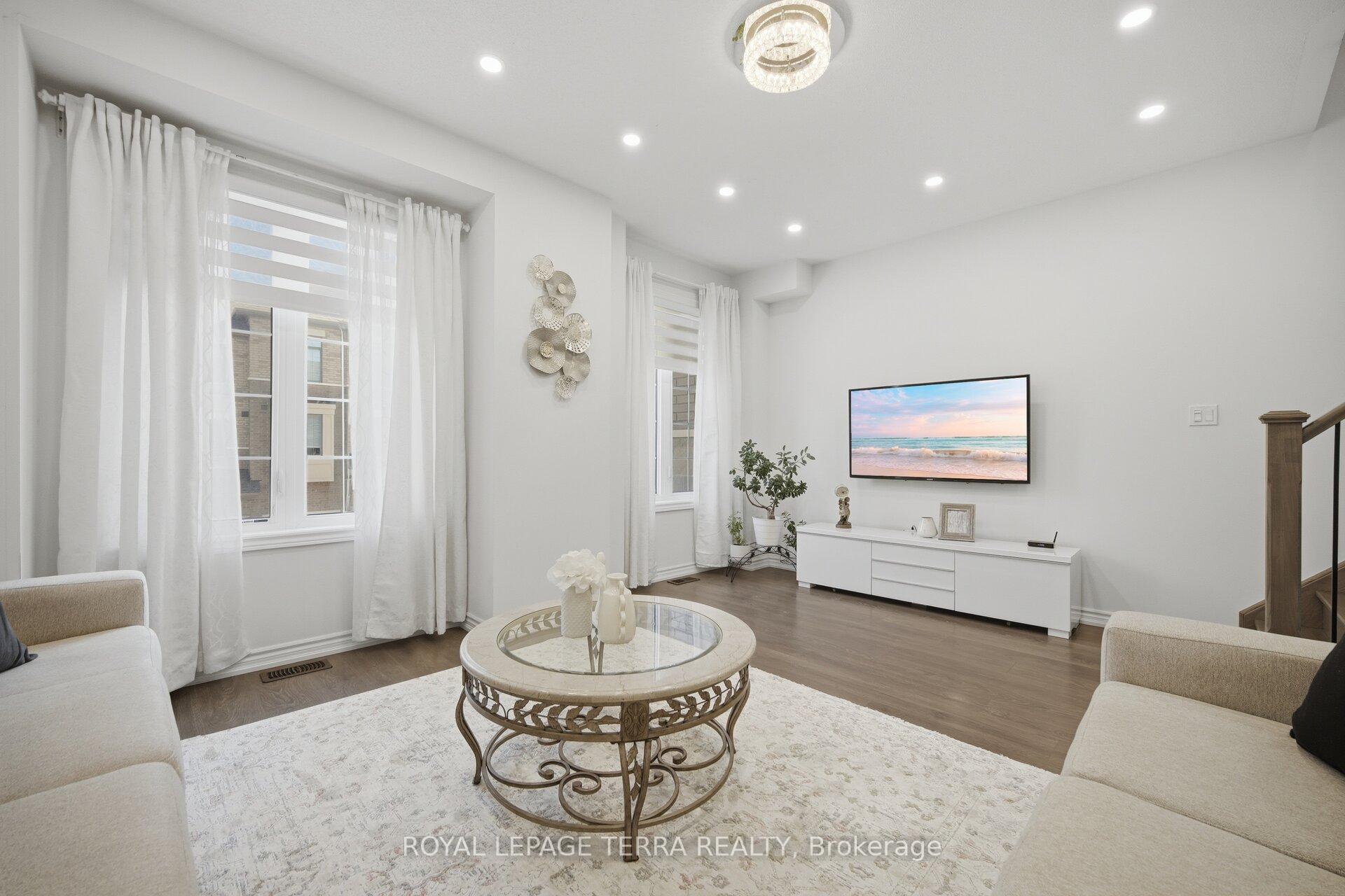 Photo 14 of 38 Hallmark Way, Whitby, Lynde Creek — HOMEH