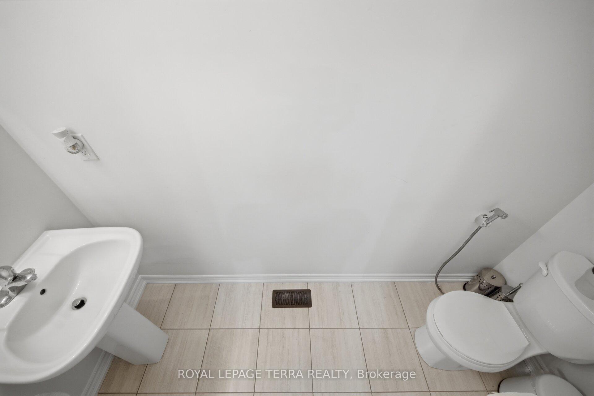 Photo 13 of 38 Hallmark Way, Whitby, Lynde Creek — HOMEH