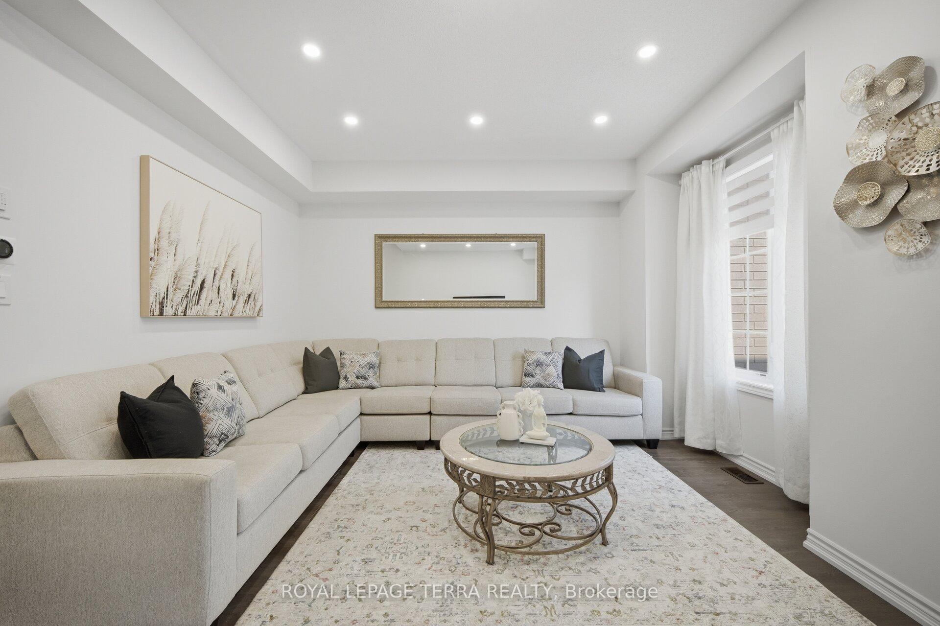 Photo 15 of 38 Hallmark Way, Whitby, Lynde Creek — HOMEH