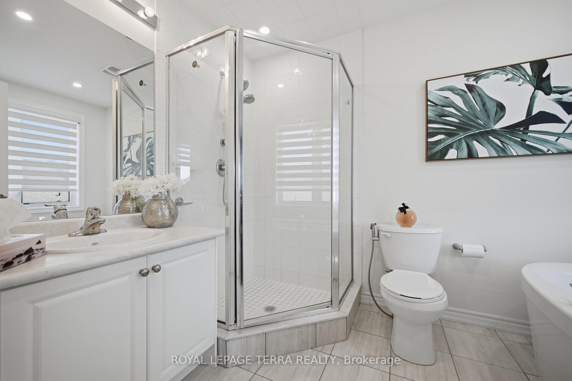Photo 16 of 38 Hallmark Way, Whitby, Lynde Creek — HOMEH