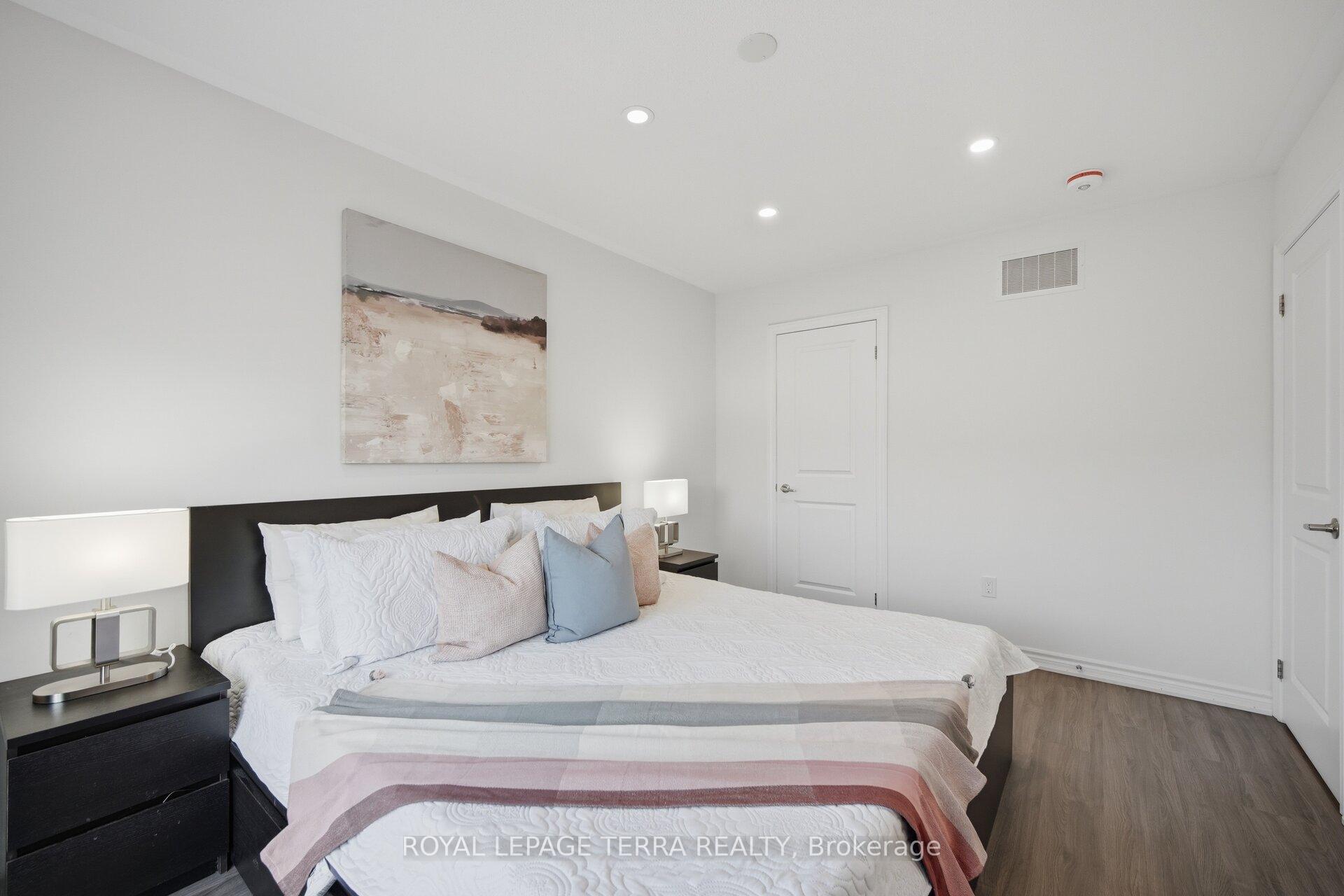 Photo 17 of 38 Hallmark Way, Whitby, Lynde Creek — HOMEH